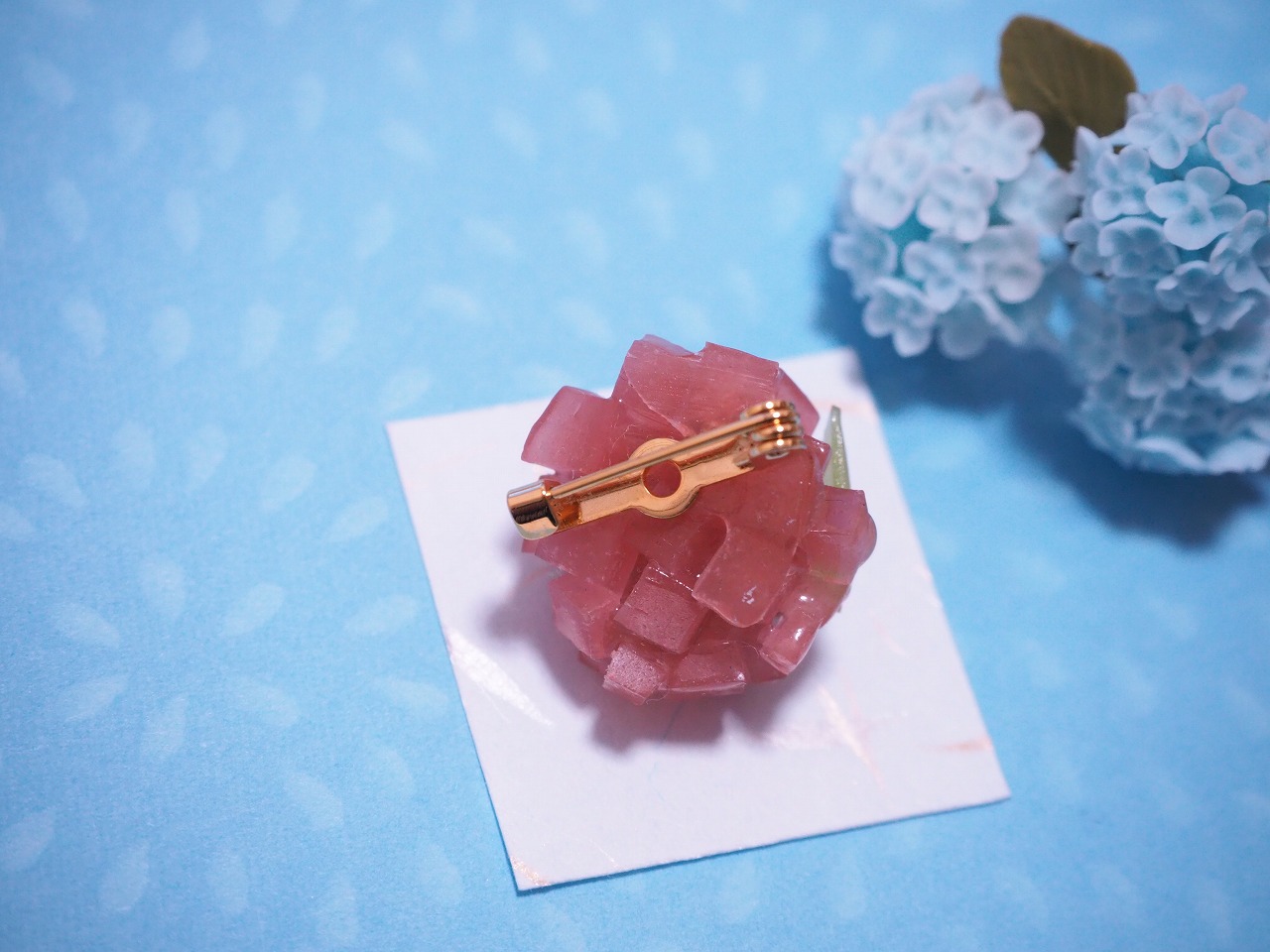 和菓子の紫陽花ブローチ 赤紫 Iichi ハンドメイド クラフト作品 手仕事品の通販