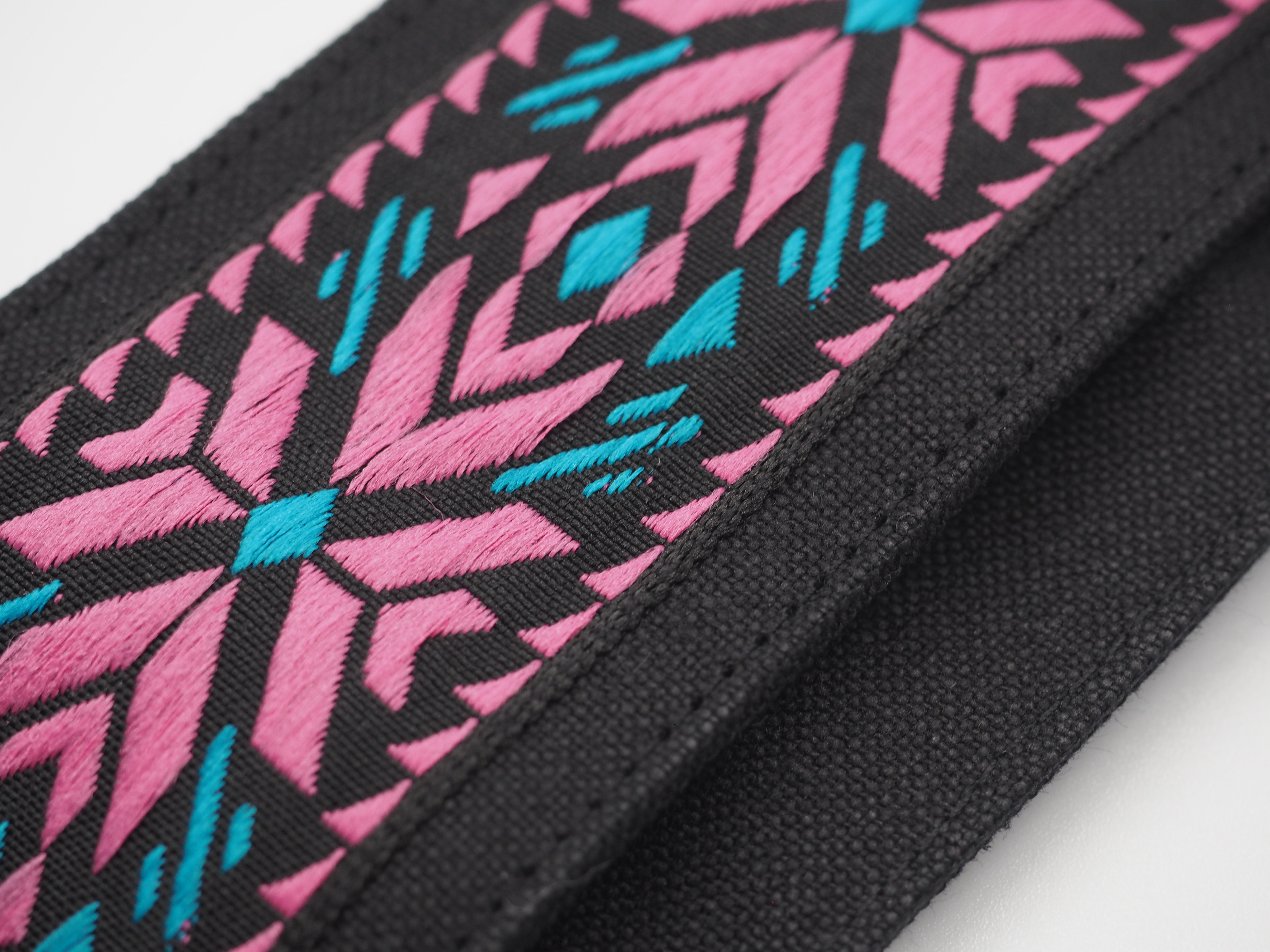 サイケ ヒッピー ピンクのエスニック帆布ギターストラップ Iichi ハンドメイド クラフト作品 手仕事品の通販 サイケ ヒッピー ピンクのエスニック帆布ギターストラップ Iichi ハンドメイド クラフト作品 手仕事品の通販