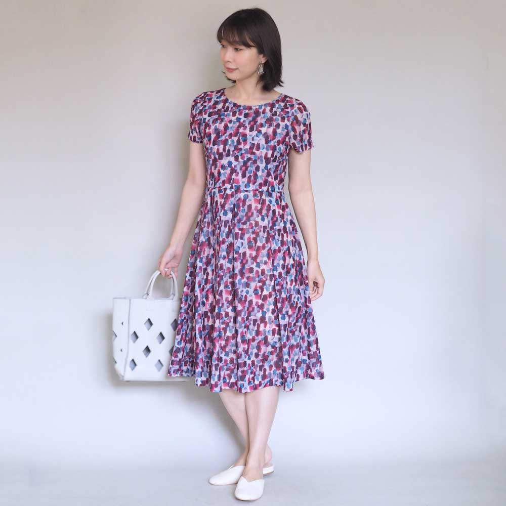 Xs Ll受注制作 アーミッシュ風シンプルワンピース 赤と青の水彩柄 薄手生地 Iichi ハンドメイド クラフト作品 手仕事品の通販