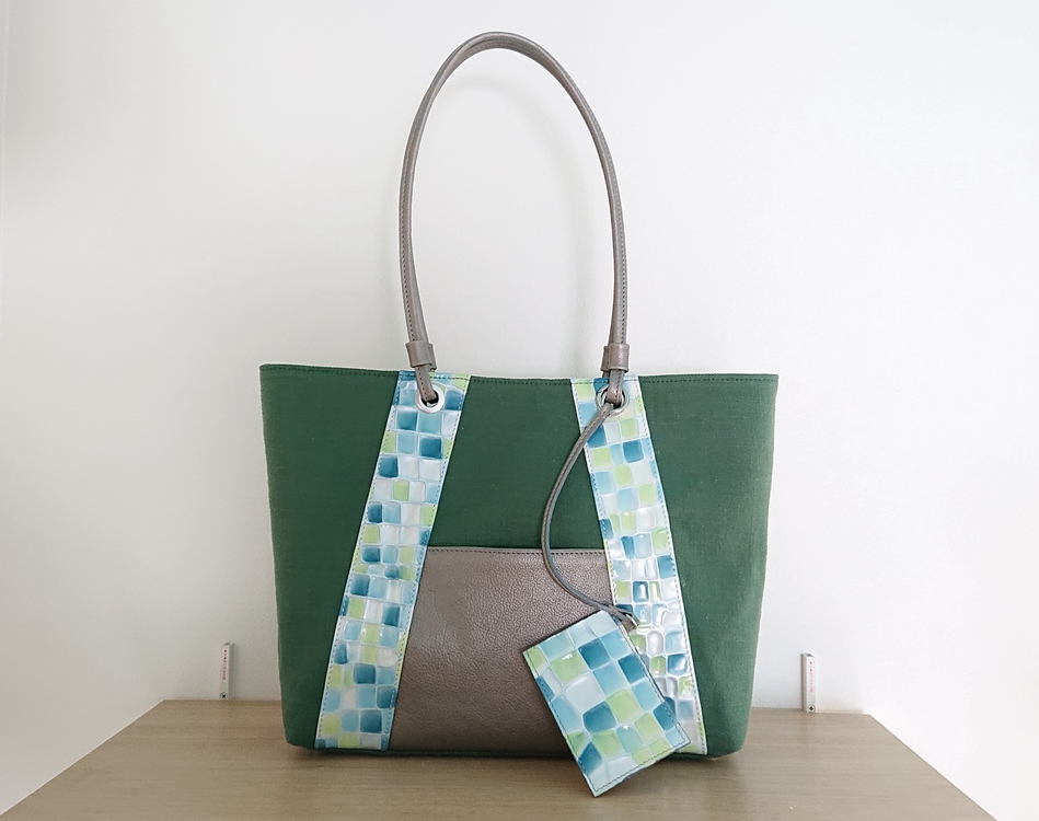 エナメルレザーとキャンバス地のトートバッグ パスケースつき Iichi ハンドメイド クラフト作品 手仕事品の通販