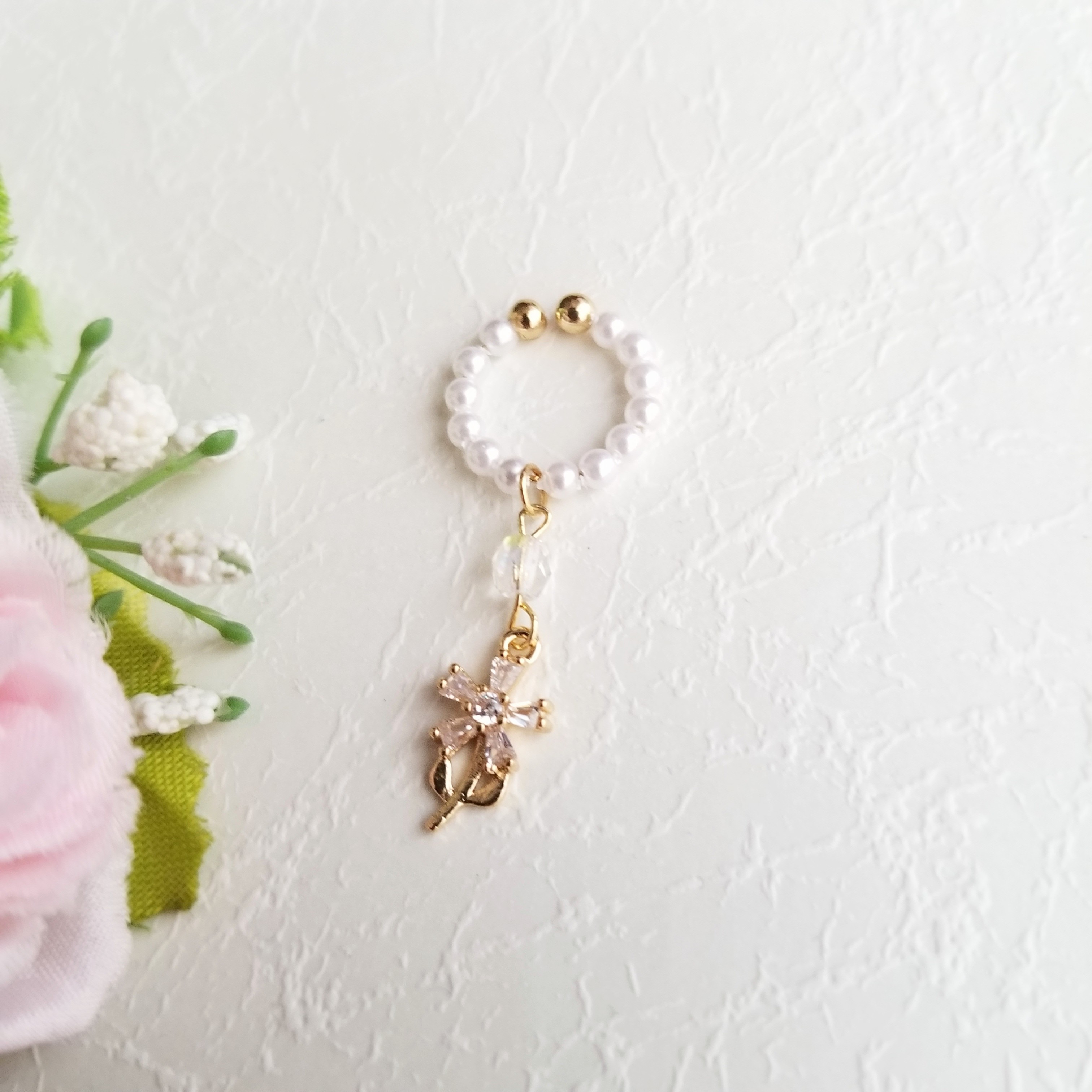 可愛いお花のイヤーカフ Iichi ハンドメイド クラフト作品 手仕事品の通販