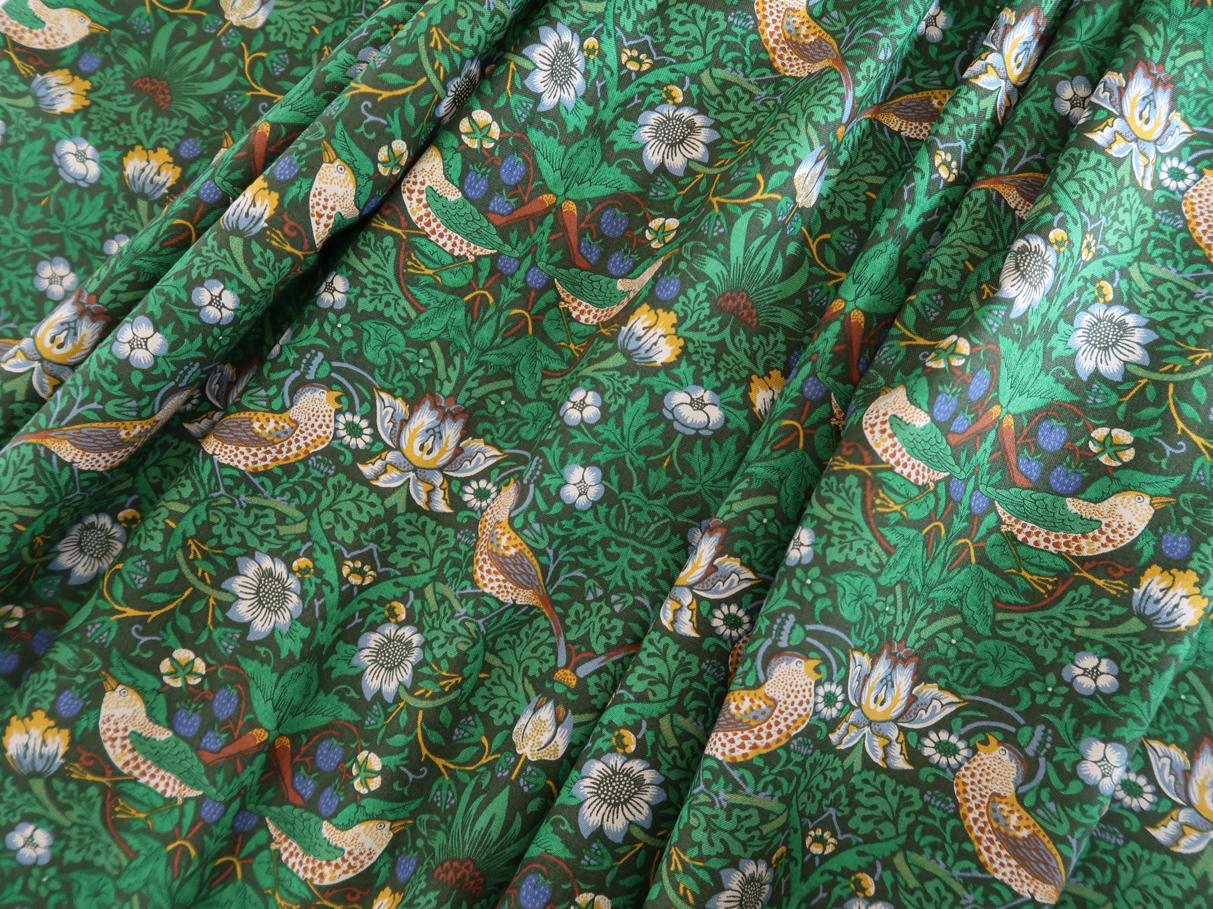 新色受注 William Morris ストロベリーシーフ フレンチスリーブワンピース いちご泥棒 エメラルド Iichi ハンドメイド クラフト作品 手仕事品の通販