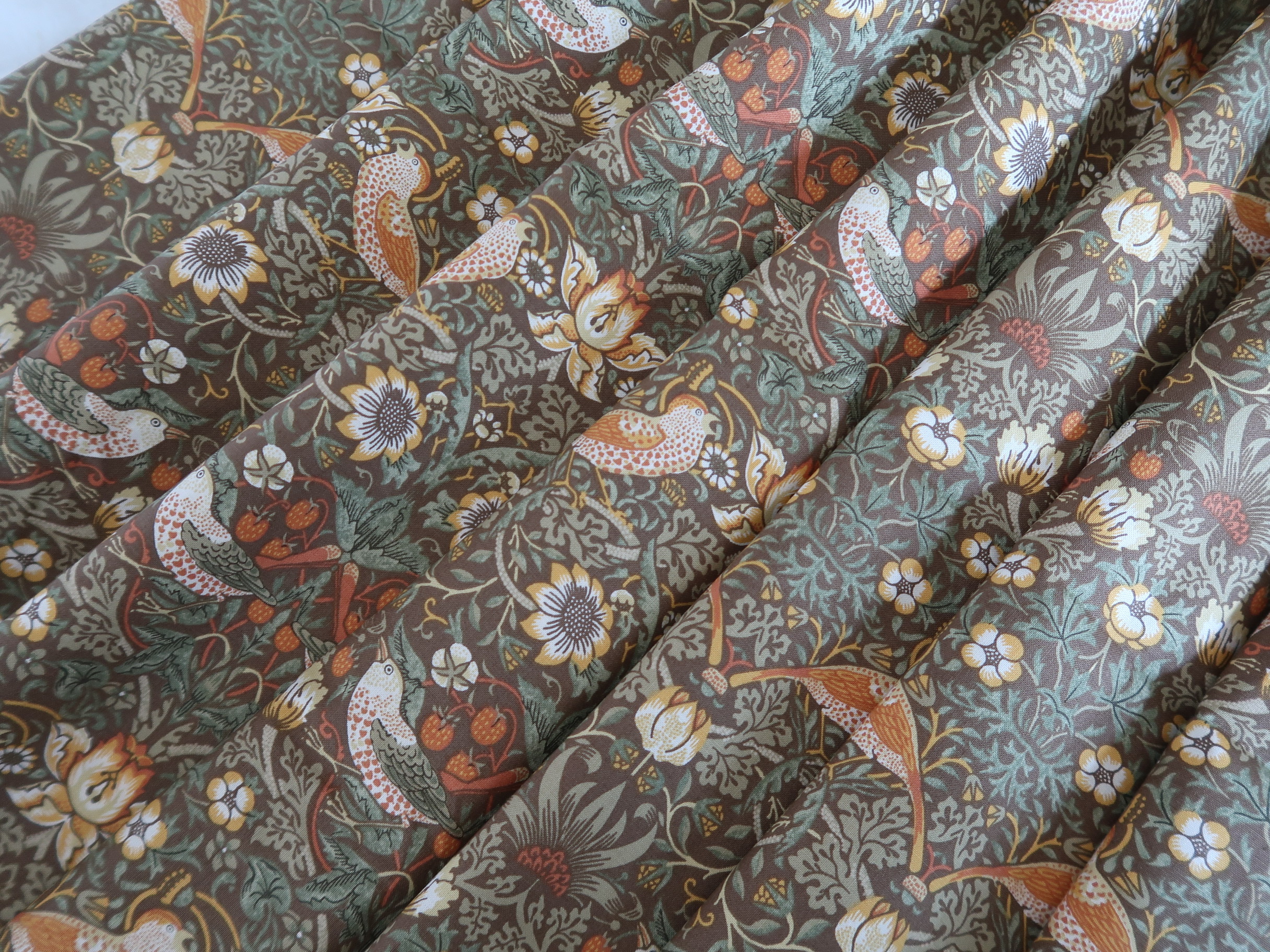 新色受注 William Morris ストロベリーシーフ フレンチスリーブワンピース いちご泥棒 セージ Iichi ハンドメイド クラフト作品 手仕事品の通販