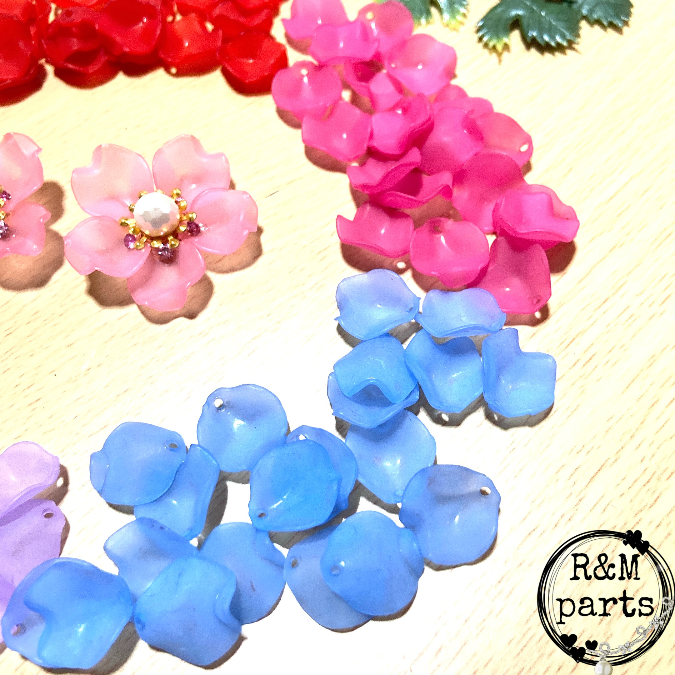 084 フラワービーズ 花びらビーズ つや消しビーズ 5色 枚 100枚 Iichi ハンドメイド クラフト作品 手仕事品の通販