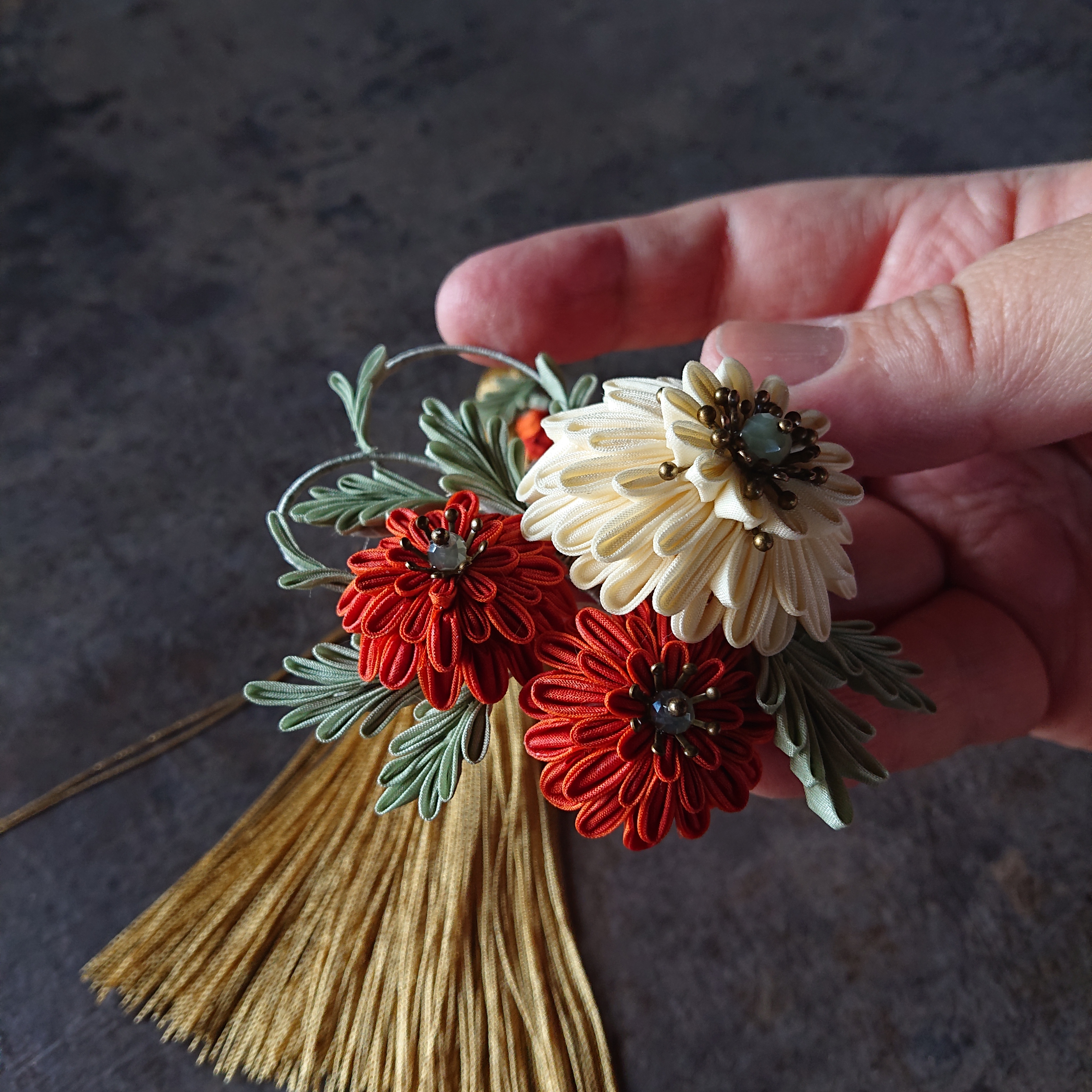 つまみ細工 髪飾り Japon 秘密の花園 銀朱 金房簪のセット Iichi ハンドメイド クラフト作品 手仕事品の通販