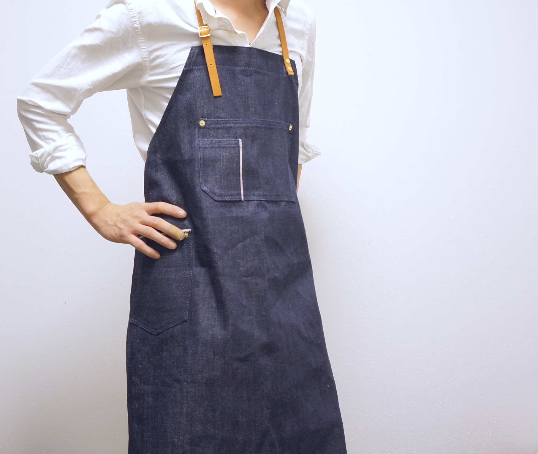 新品本物 ステーシア 刺繍 インディゴ エプロン 売れ筋