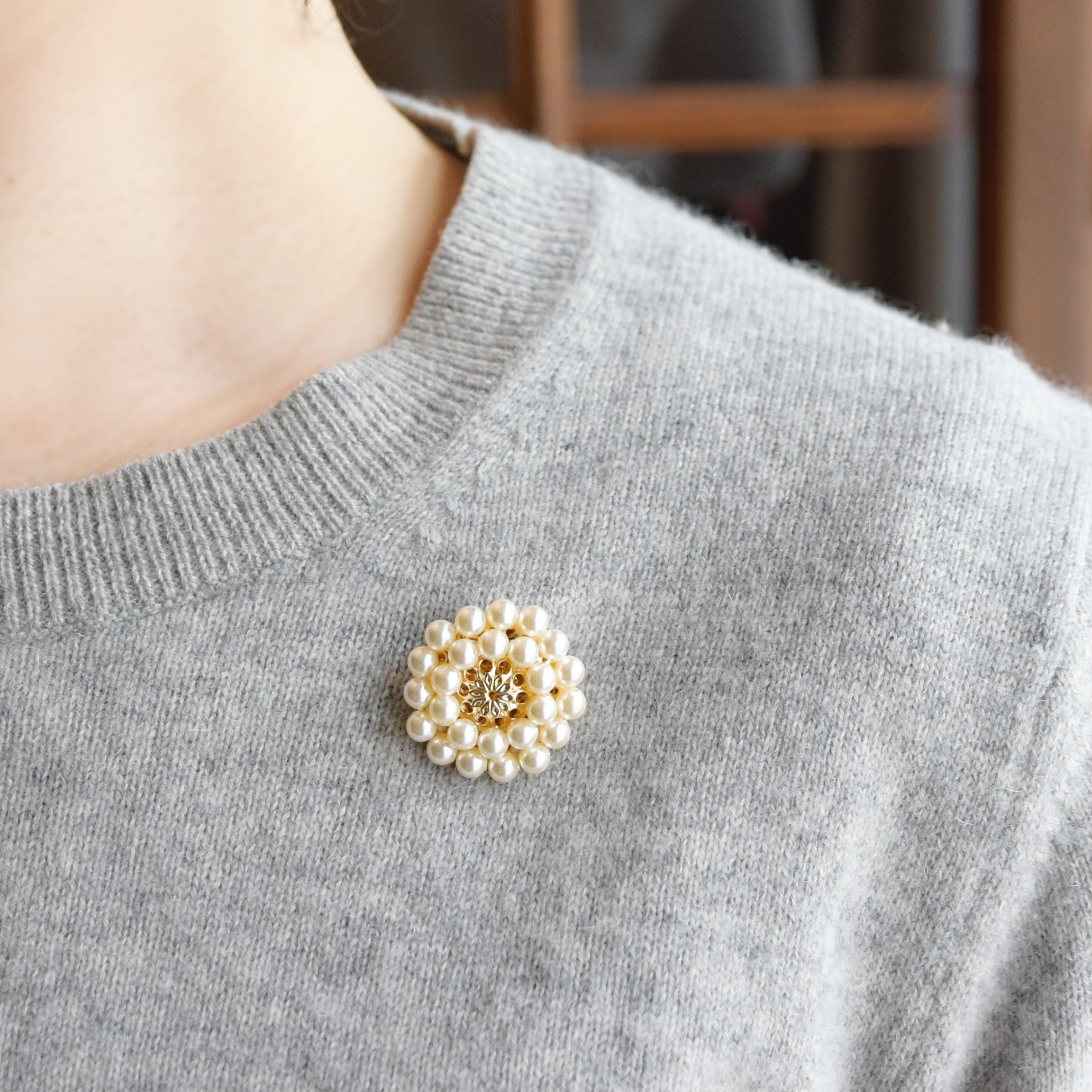 パールで上品かわいい アンティークレトロなお花 ブローチ Iichi ハンドメイド クラフト作品 手仕事品の通販