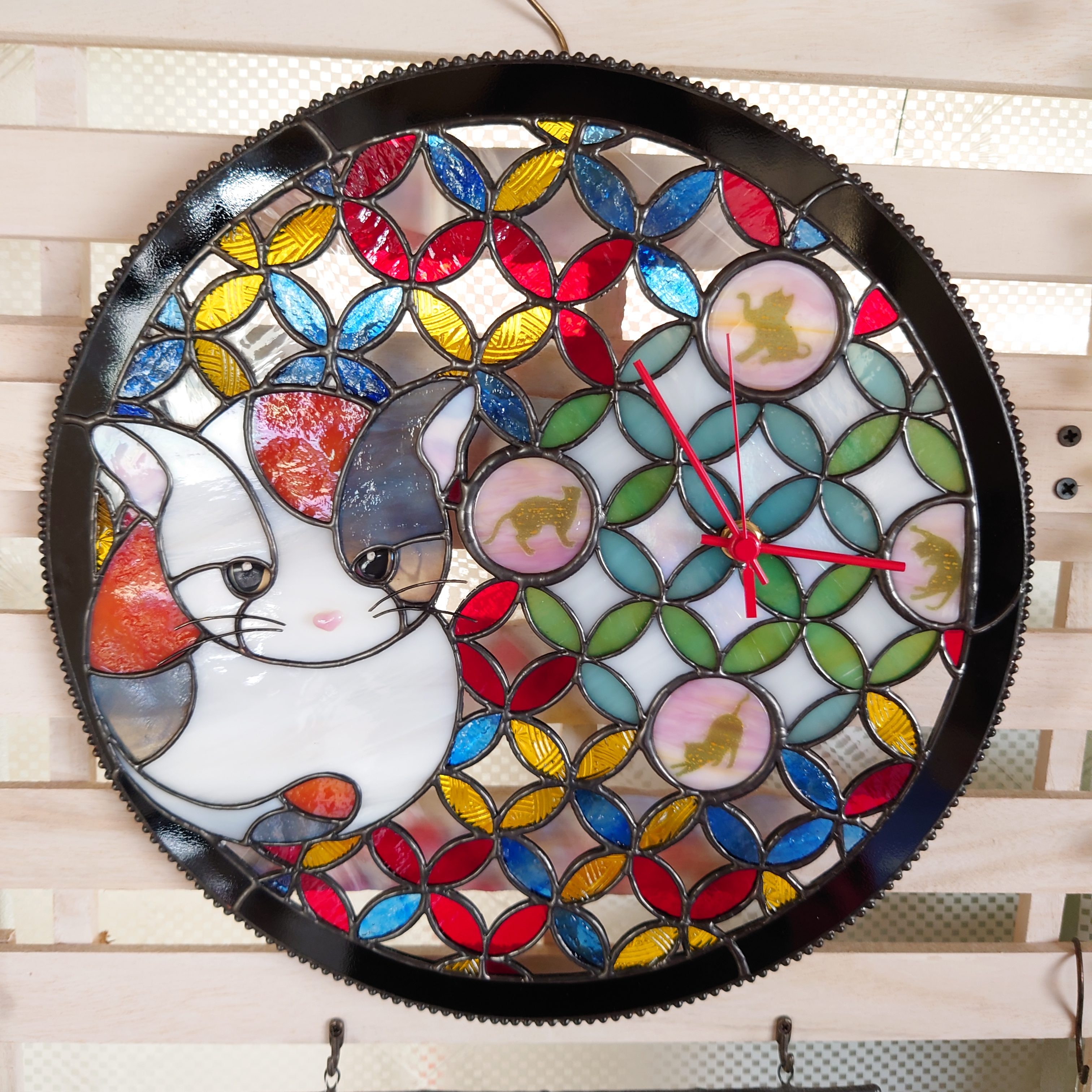 丸猫ステンドグラスの時計 Iichi ハンドメイド クラフト作品 手仕事品の通販