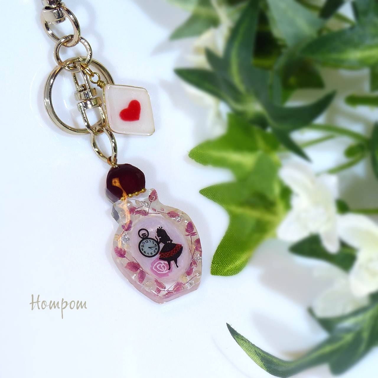 c012 アリスの香水瓶キーホルダー ホムポム Iichi ハンドメイド クラフト作品 手仕事品の通販