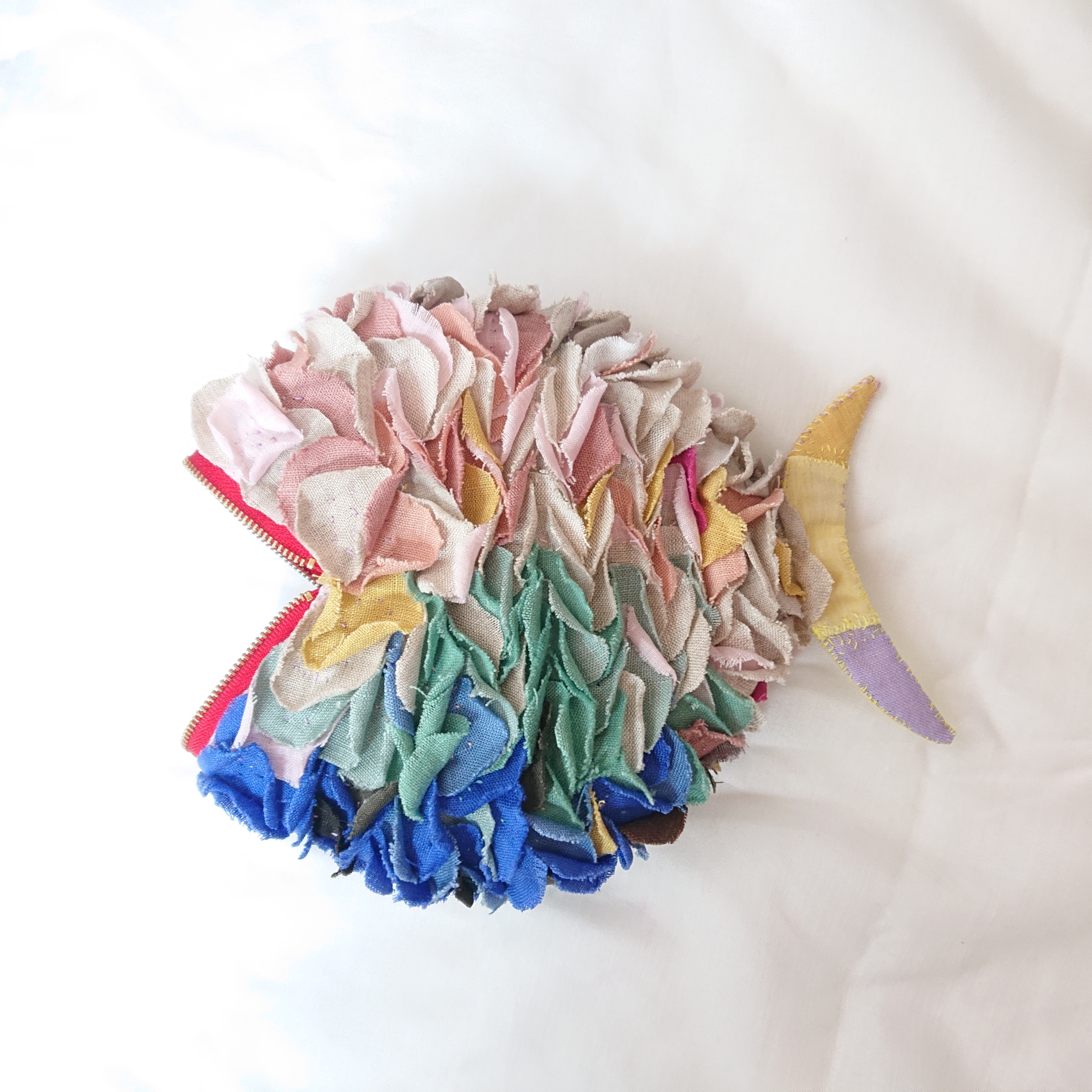 大きい魚の虹色ポーチ 刺し子 リネン 動物 魚 小物 No 58 Iichi ハンドメイド クラフト作品 手仕事品の通販