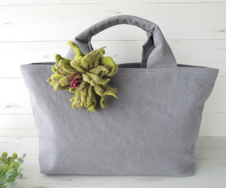 国産帆布のトートバッグ フラワーコサージュ ２色から選択 グレージュ 受注製作 Iichi ハンドメイド クラフト作品 手仕事品の通販