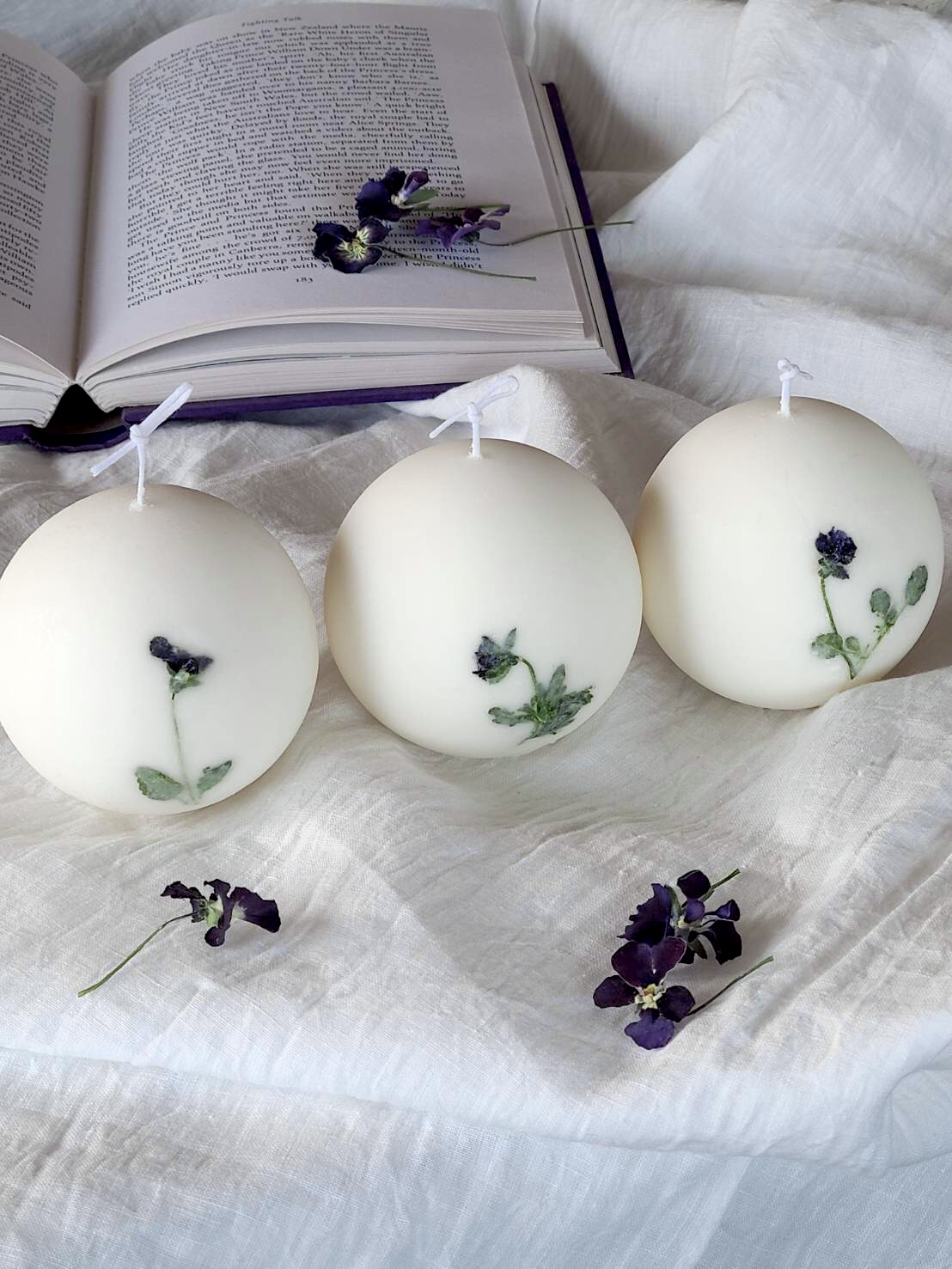 スミレの押し花キャンドル Iichi ハンドメイド クラフト作品 手仕事品の通販