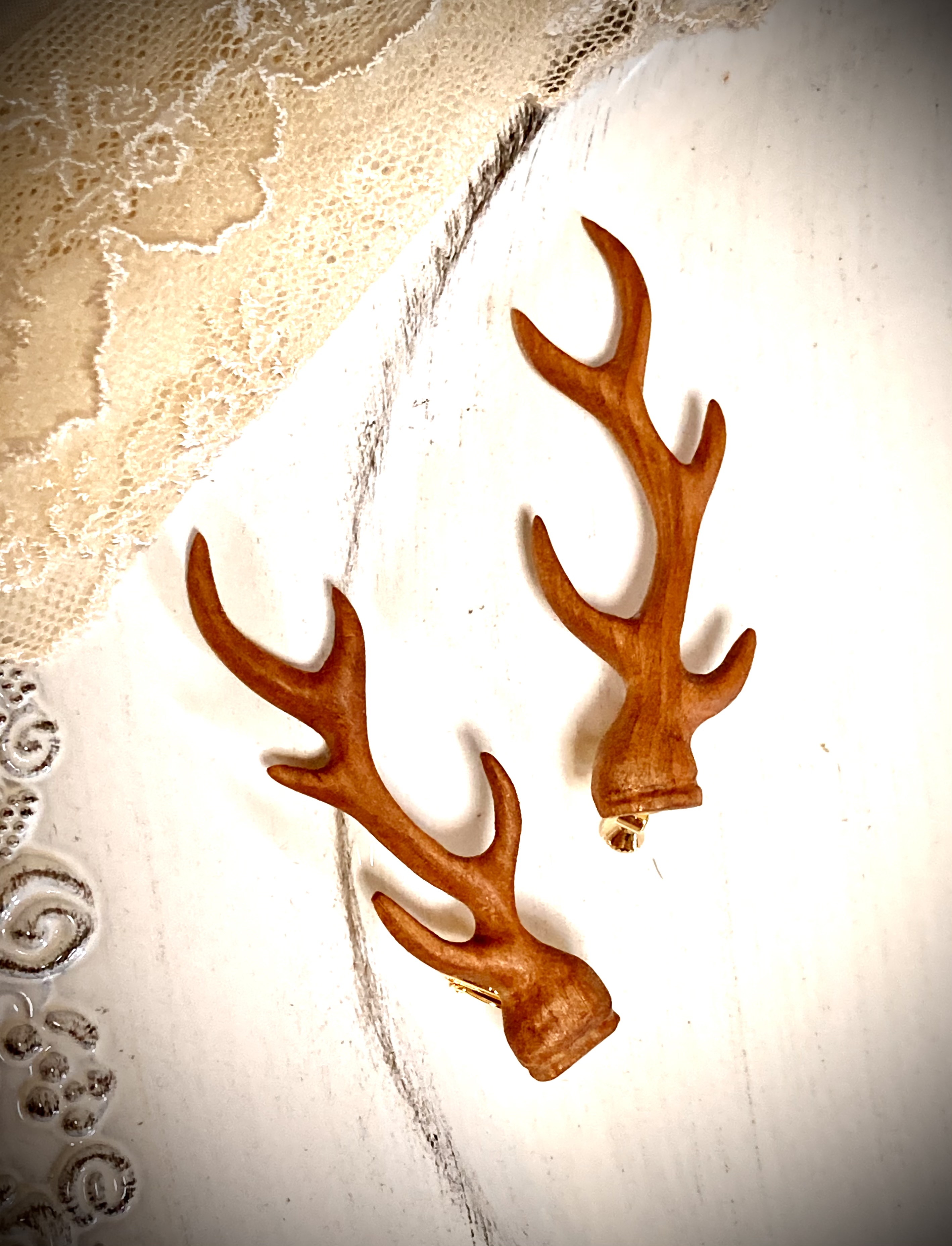 鹿の角のイヤリング 桂の木 Iichi ハンドメイド クラフト作品 手仕事品の通販