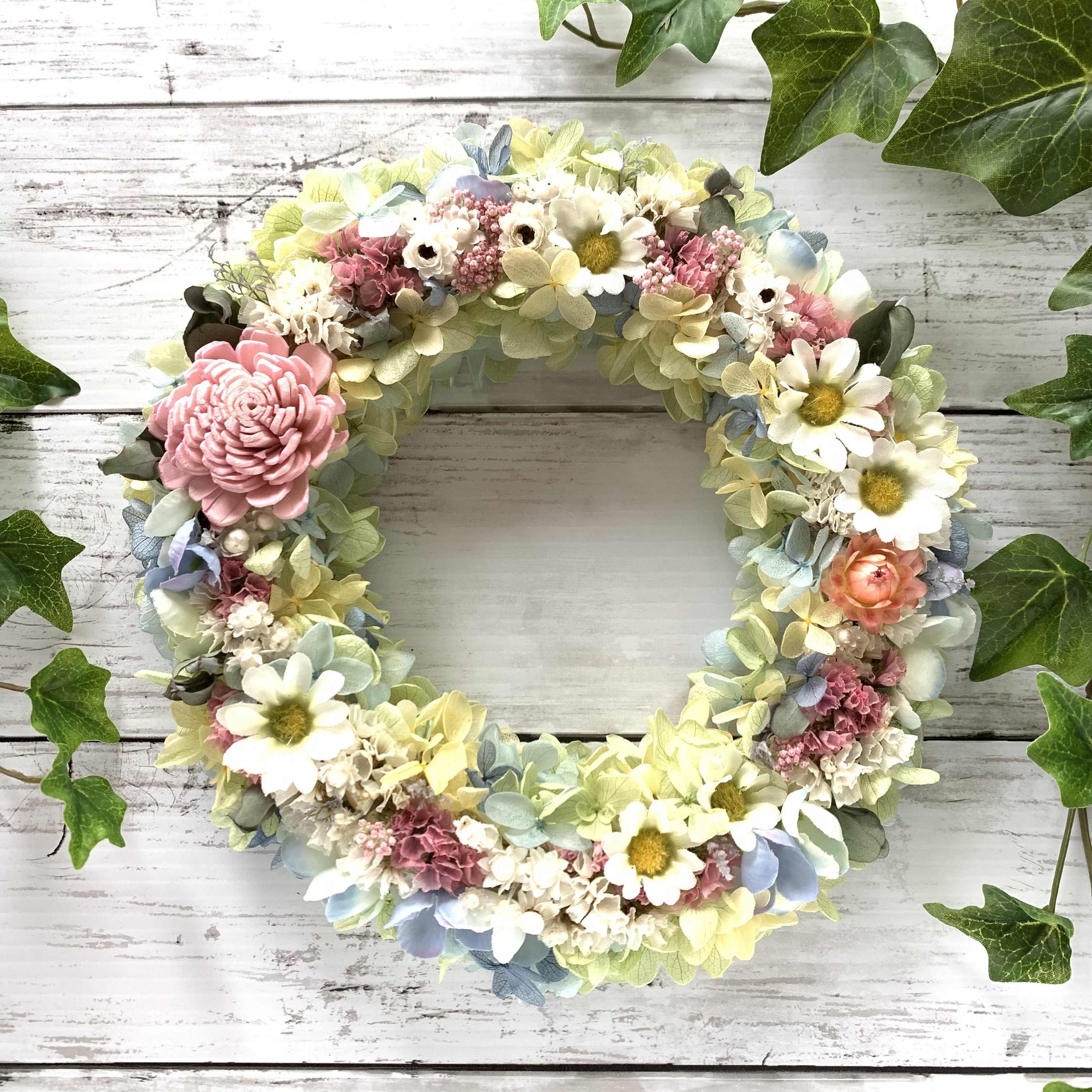 クリスタルピンクのフラワーリース 誕生日 記念日ギフト フラワーギフト フラワーリース Iichi ハンドメイド クラフト作品 手仕事品の通販