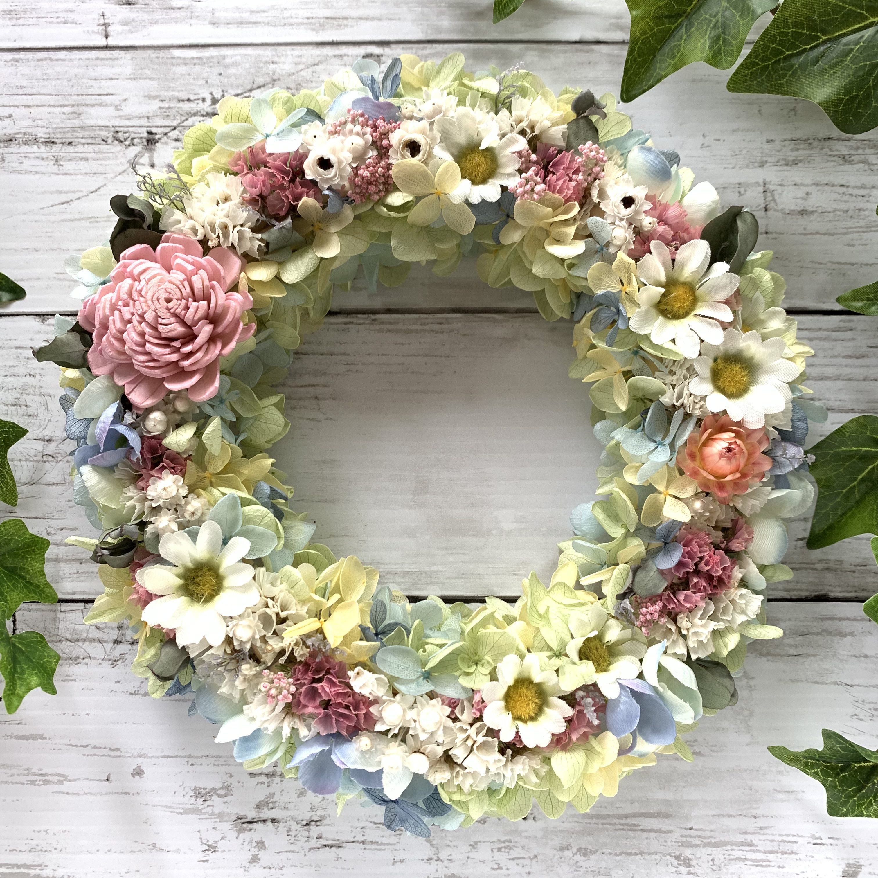 クリスタルピンクのフラワーリース 誕生日 記念日ギフト フラワーギフト フラワーリース Iichi ハンドメイド クラフト作品 手仕事品の通販