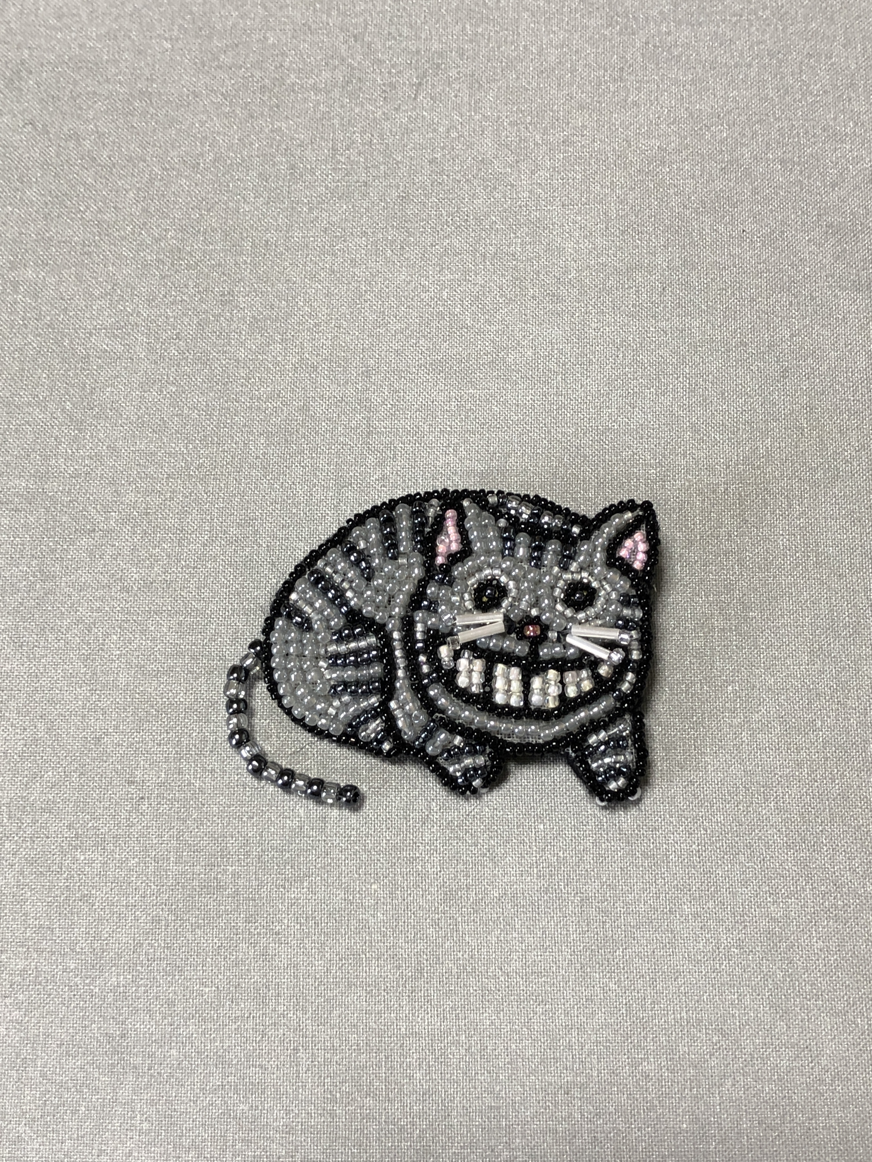 チェシャ猫のブローチ Iichi ハンドメイド クラフト作品 手仕事品の通販