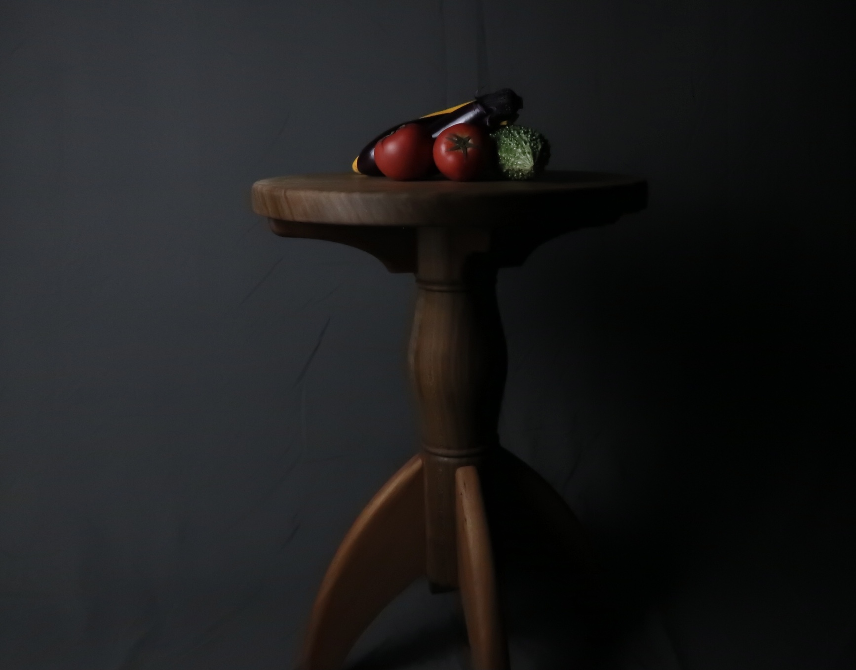 最近の家具は シュッとしているのであえてモッサリしたおひとり様コーヒーテーブル 野菜は 販売致しません Iichi ハンドメイド クラフト作品 手仕事品の通販