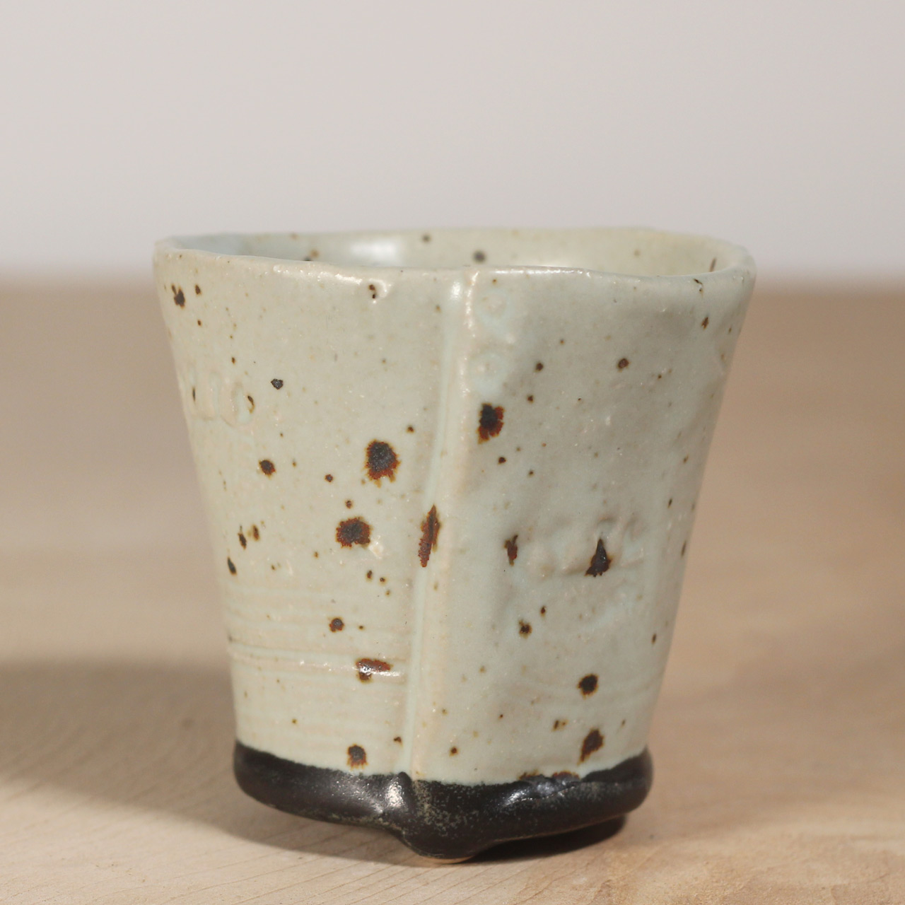 Yu25 黒点長湯のみ 母の日 父の日 敬老の日 結婚祝い おしゃれ モダン 素敵 かわいい 誕生日 陶芸 Iichi ハンドメイド クラフト作品 手仕事品の通販
