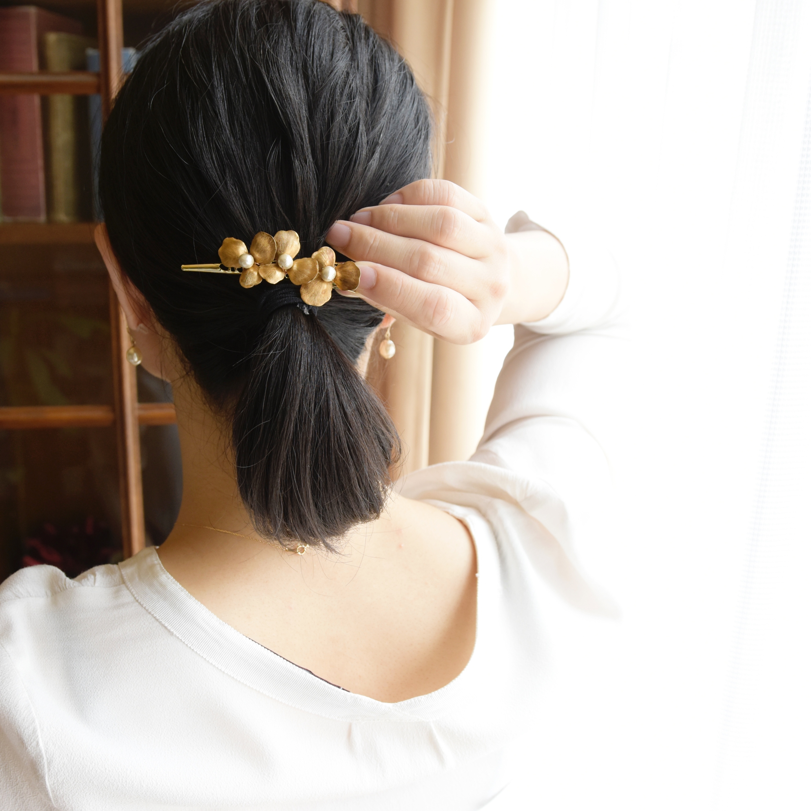 挟むだけ ヴィンテージな真鍮のお花 パール ヘアクリップ Iichi ハンドメイド クラフト作品 手仕事品の通販