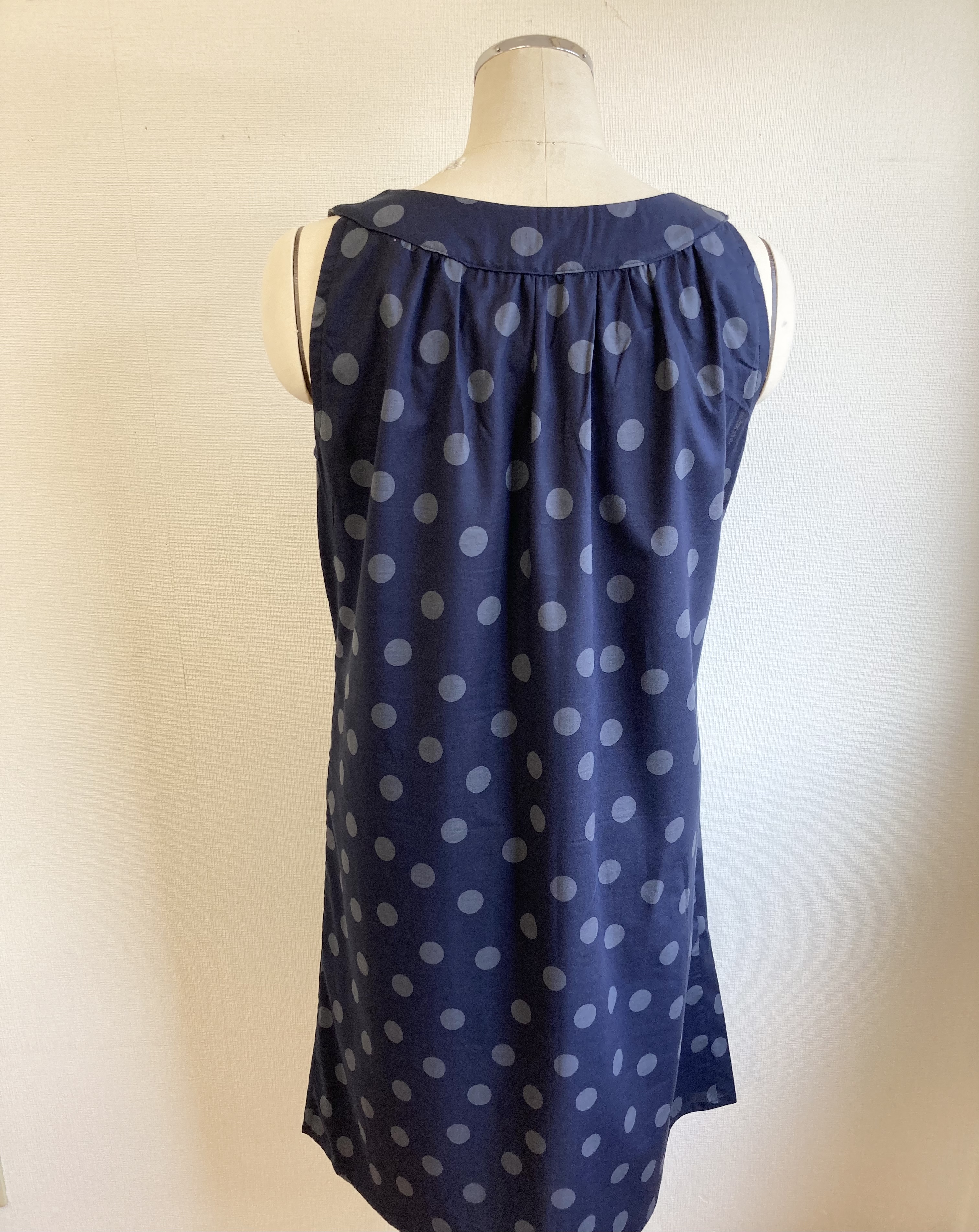 セール価格 水玉が可愛い 首ギャザーのノースリーブワンピース ネイビー サイズフリーl L L Iichi ハンドメイド クラフト作品 手仕事品の通販