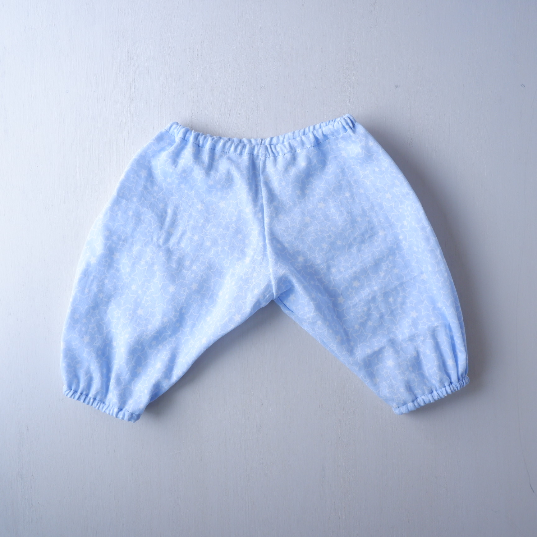 ベビーかぼちゃパンツ Wガーゼ生地 星柄 淡いブルー 50 70size Iichi ハンドメイド クラフト作品 手仕事品の通販