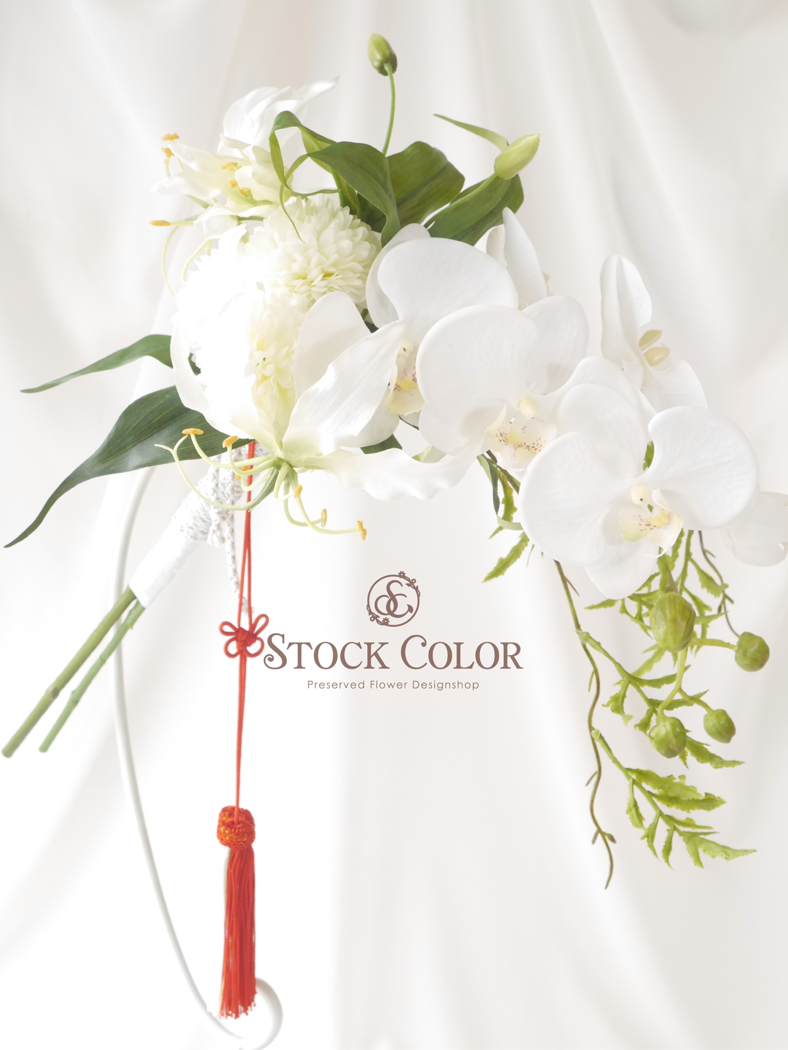 コチョウランとグロリオサのアームブーケ ウェディング 結婚式 白無垢 和装 ブーケ 前撮り 胡蝶蘭 Iichi ハンドメイド クラフト作品 手仕事品の通販