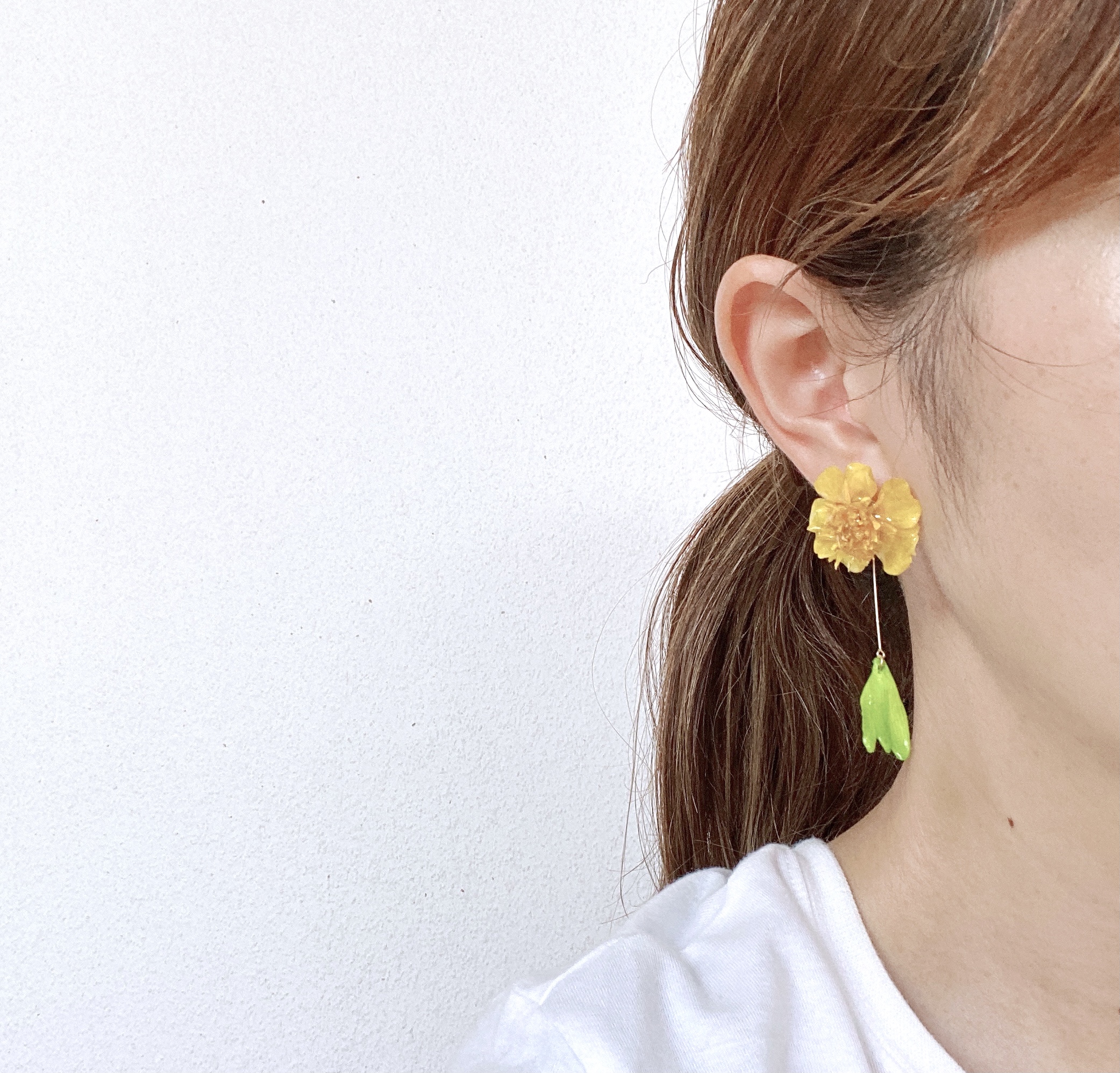 マリーゴールド ガーベラ ピアス 生花のアクセサリー Iichi ハンドメイド クラフト作品 手仕事品の通販