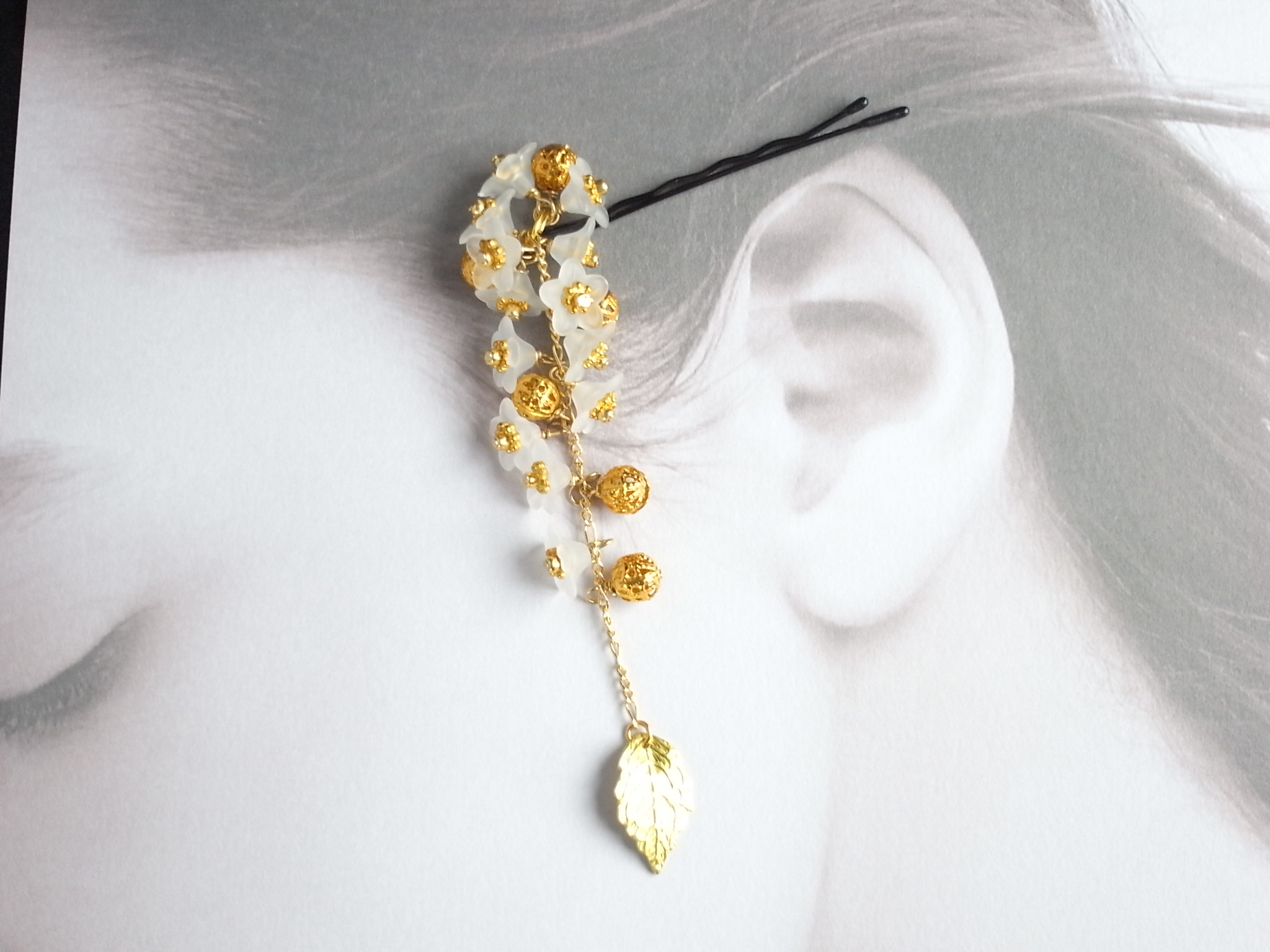 ヘアピン 鈴生りの氷の花ビーズ 小花&ゴールド | iichi ハンドメイド・クラフト作品・手仕事品の通販 ヘアピン 鈴生りの氷の花ビーズ 小花&ゴールド | iichi ハンドメイド・クラフト作品・手仕事品の通販