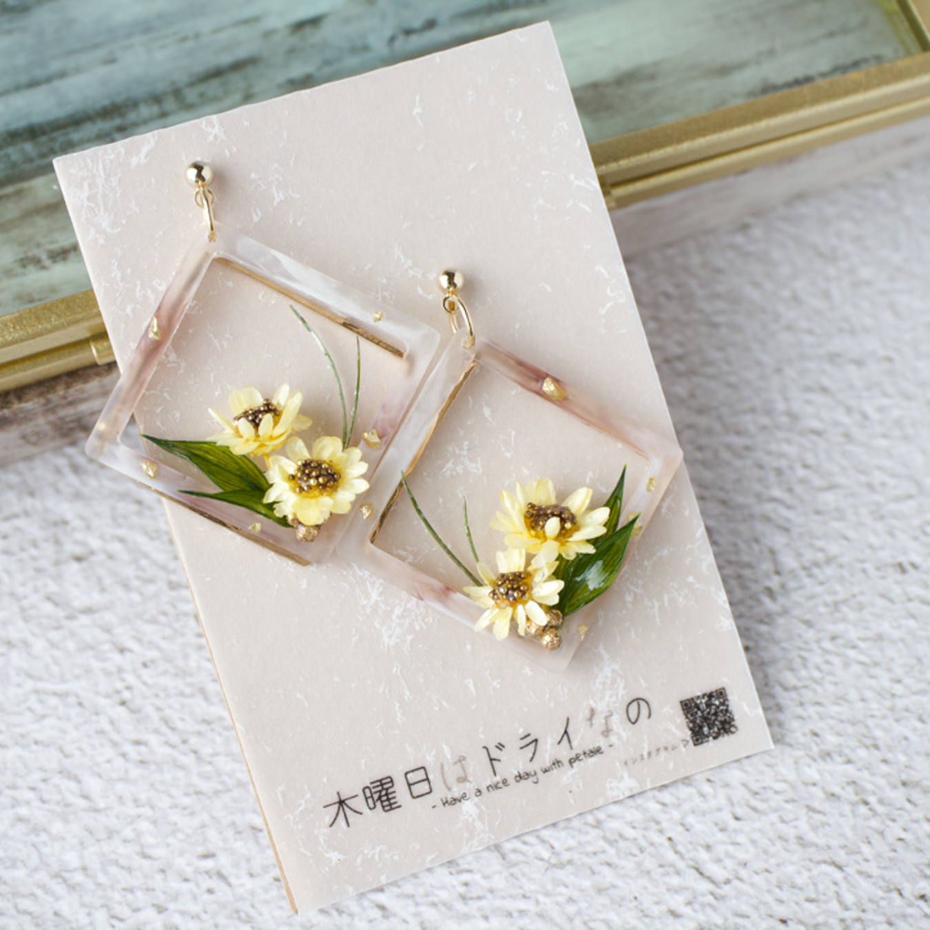 額縁に咲く 夏の花 ドライフラワー ピアス イヤリング Iichi ハンドメイド クラフト作品 手仕事品の通販