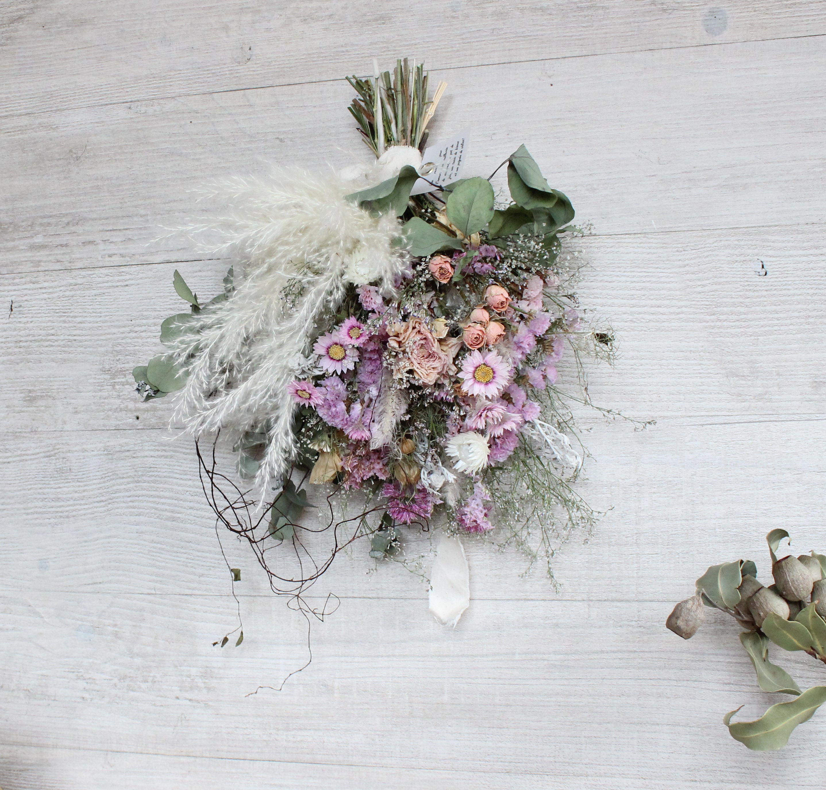 Esprit Bouquet ピンクの小花とパンパスグラスのブーケ スワッグ パンパスグラス ドライフラワー Iichi ハンドメイド クラフト作品 手仕事品の通販