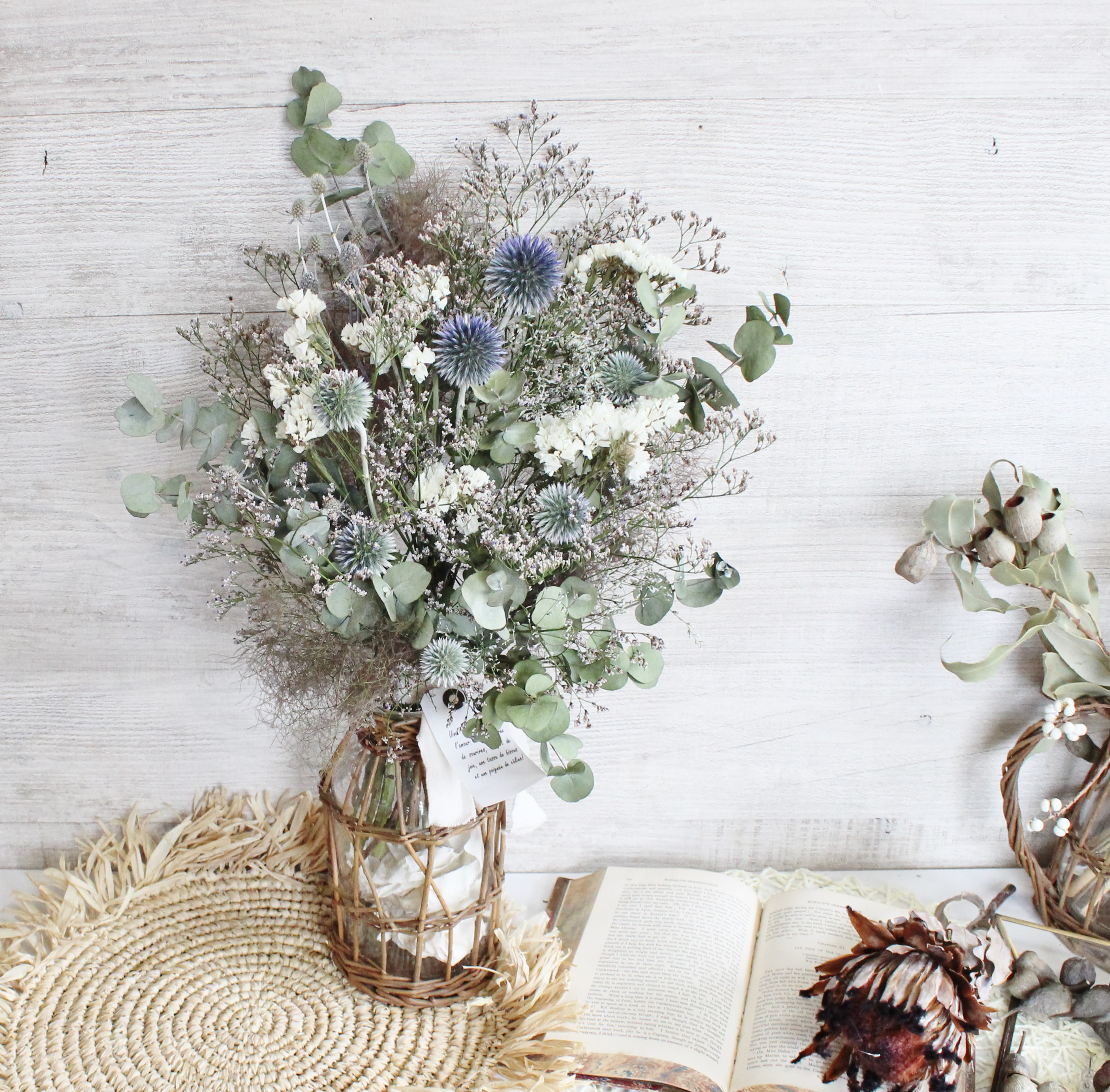 瑠璃玉アザミとリモニウムのブーケスワッグ ドライフラワースワッグ ドライフラワーブーケ Iichi ハンドメイド クラフト作品 手仕事品の通販