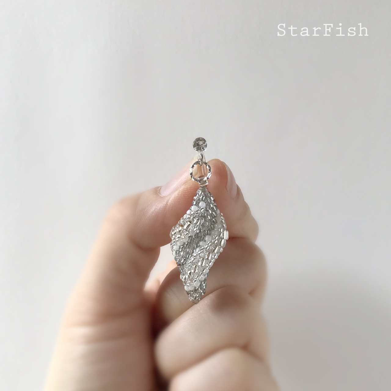 ネコザメタマゴ ノンホールピアス ピアス 猫ざめ卵 螺旋 L28 Iichi ハンドメイド クラフト作品 手仕事品の通販