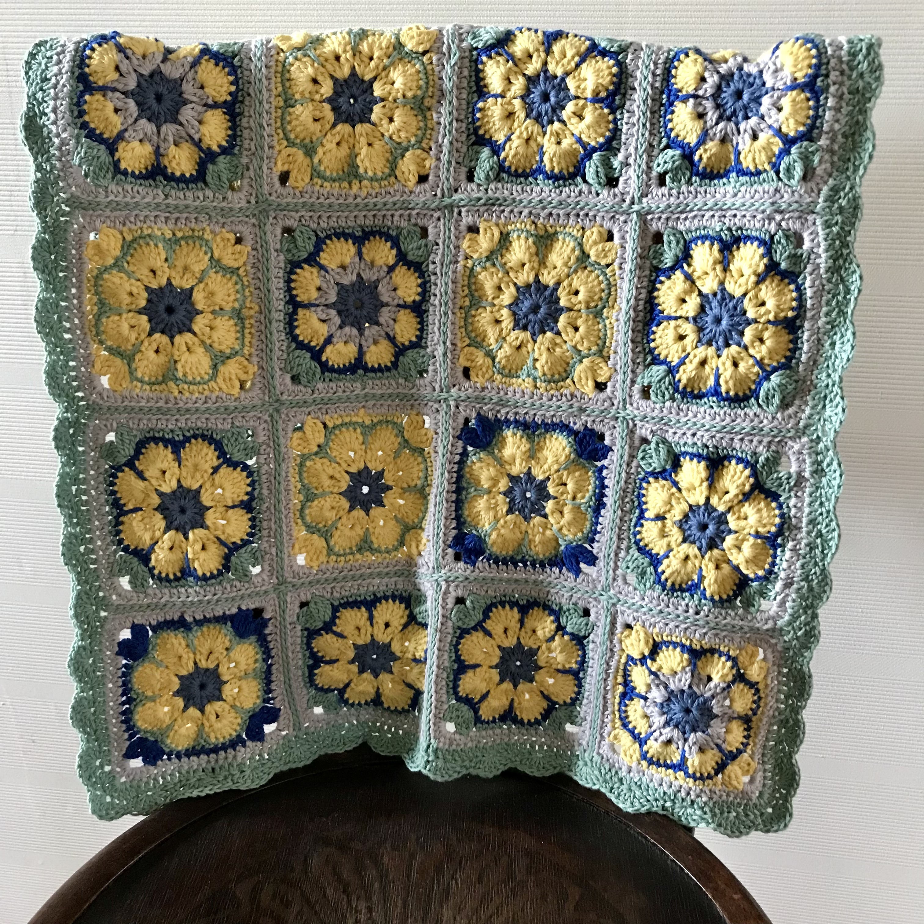 ぷっくり。お花のモチーフ編み マルチカバー ベッドカバー - インテリア