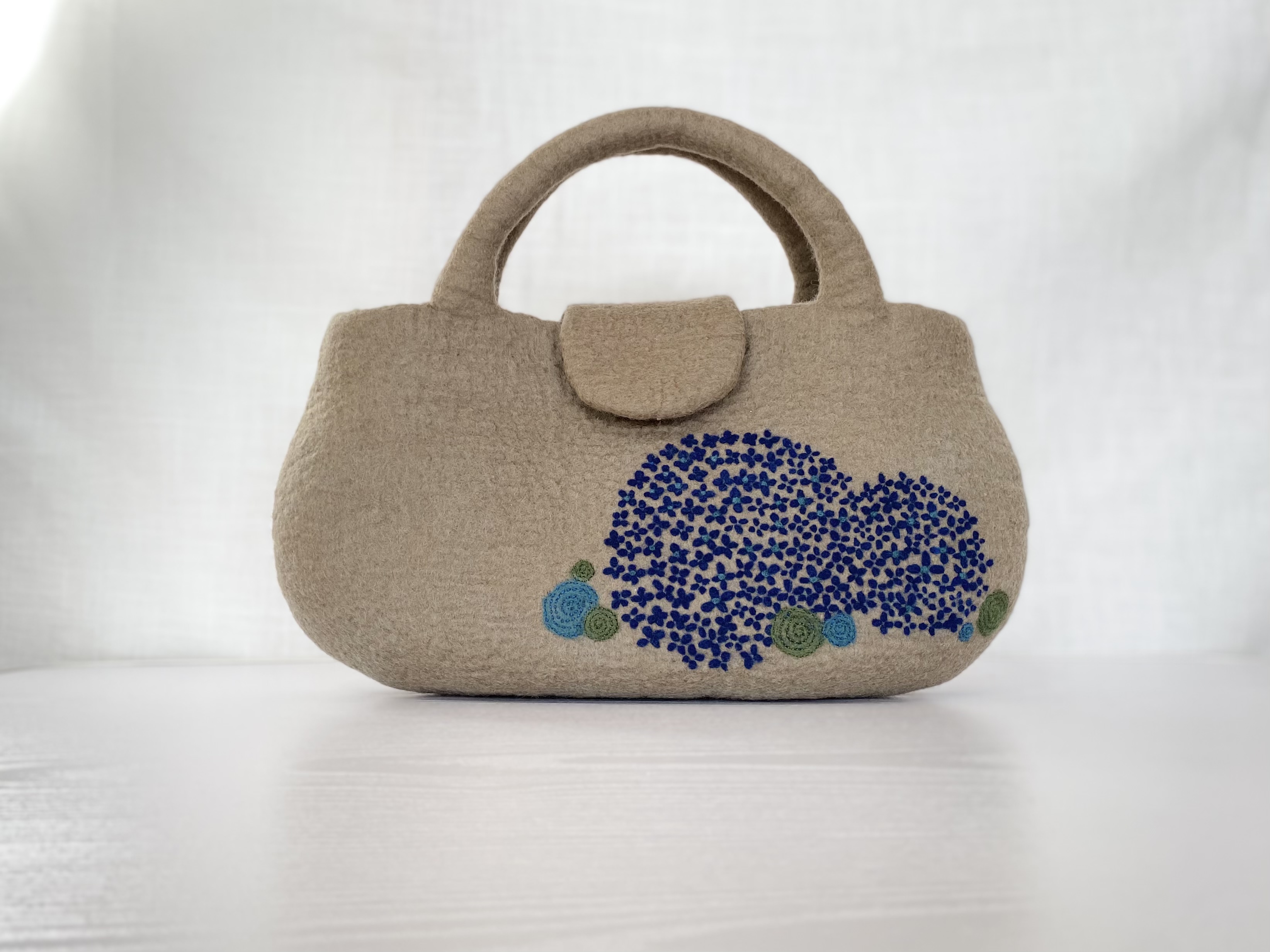 羊毛刺繍フェルトバック 星の花 Iichi ハンドメイド クラフト作品 手仕事品の通販