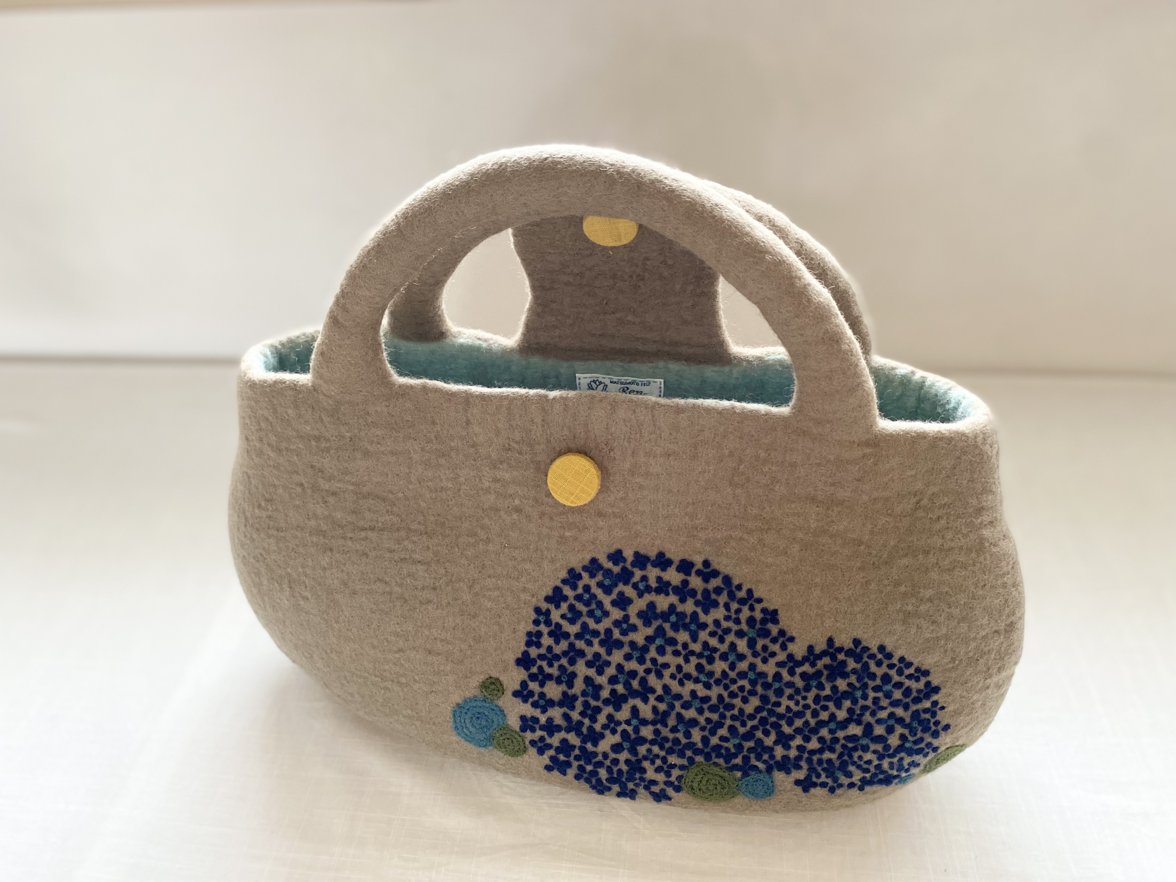 羊毛刺繍フェルトバック 星の花 Iichi ハンドメイド クラフト作品 手仕事品の通販