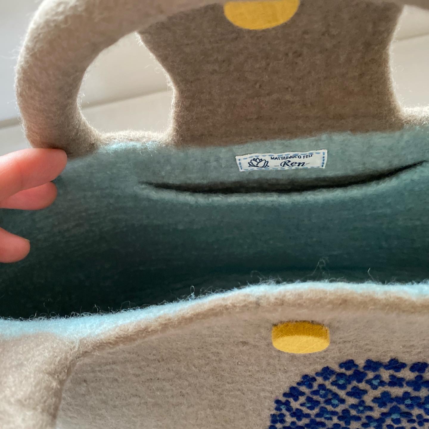 羊毛刺繍フェルトバック 星の花 Iichi ハンドメイド クラフト作品 手仕事品の通販