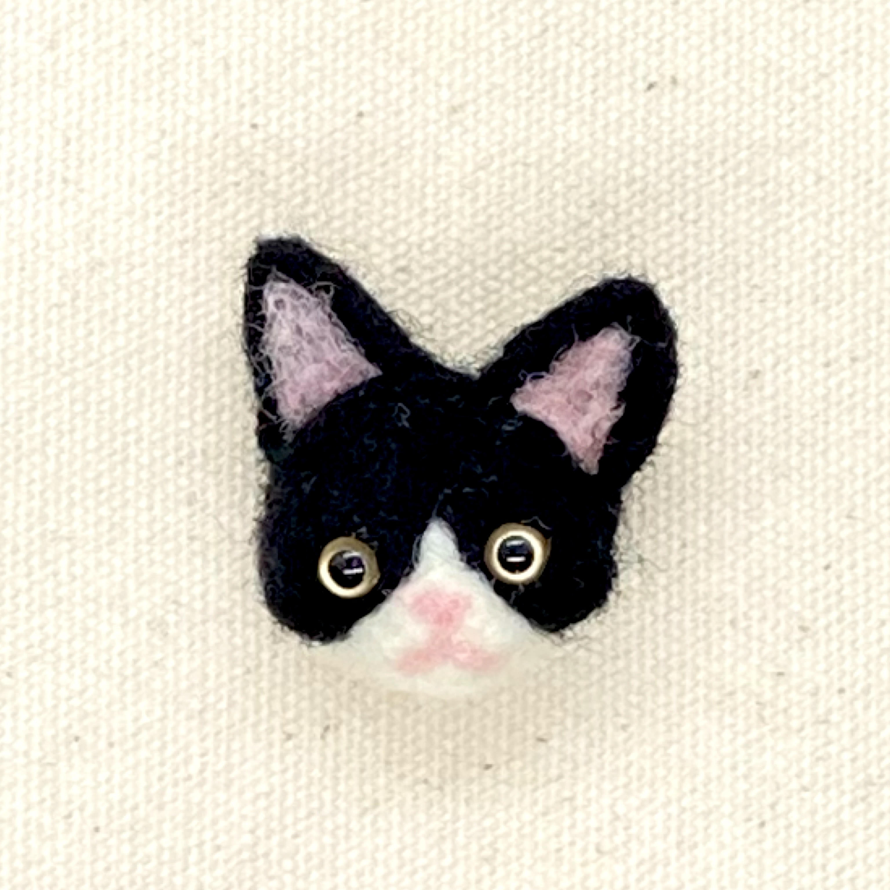 小さな小さな子猫ちゃん 白黒ハチワレ ねこあたまブローチ 小 Iichi ハンドメイド クラフト作品 手仕事品の通販