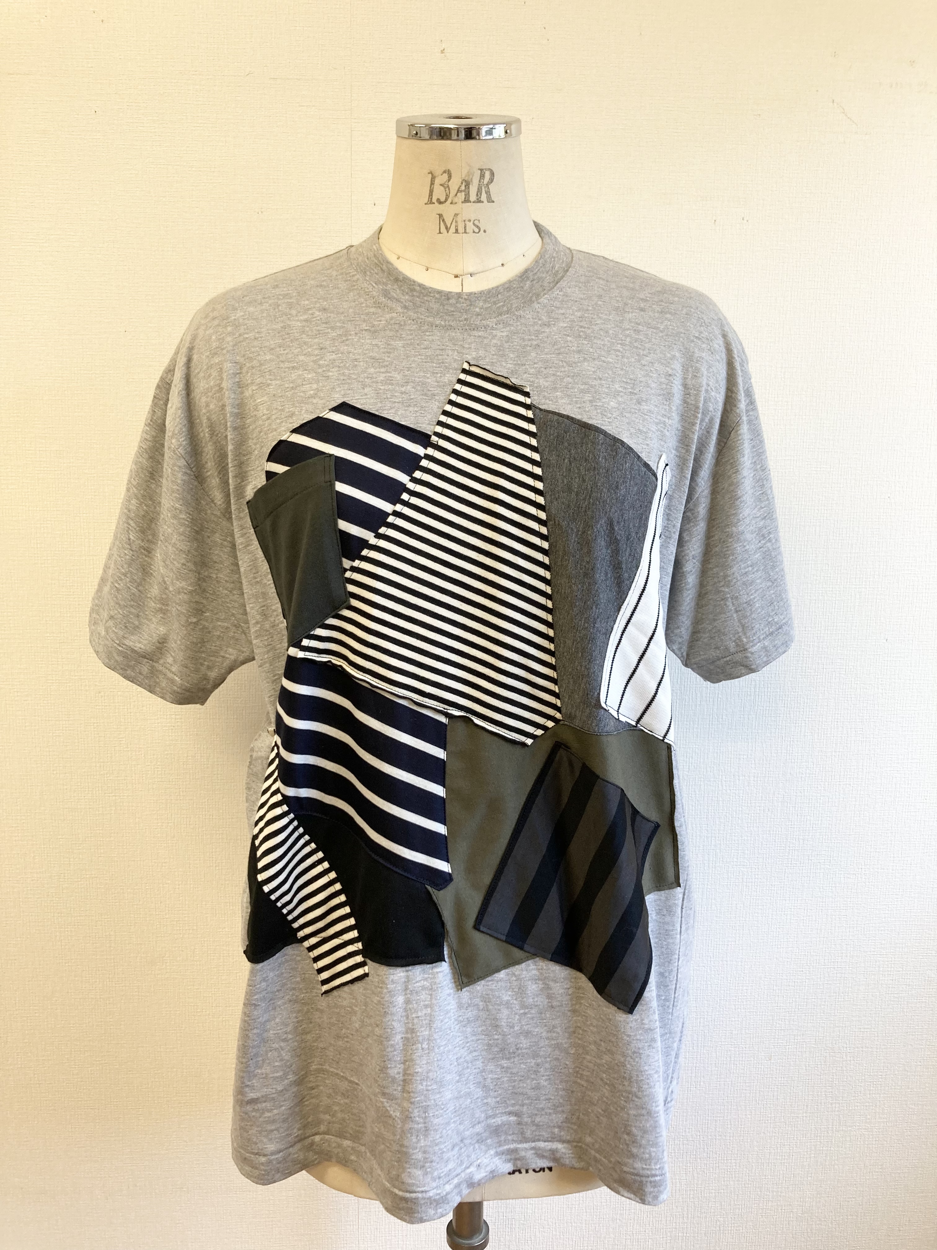 リメイクtシャツ パッチワーク風半袖tシャツチュニック グレー サイズ Ll Iichi ハンドメイド クラフト作品 手仕事品の通販 リメイクtシャツ パッチワーク風半袖tシャツチュニック グレー サイズ Ll Iichi ハンドメイド クラフト作品 手仕事品の通販