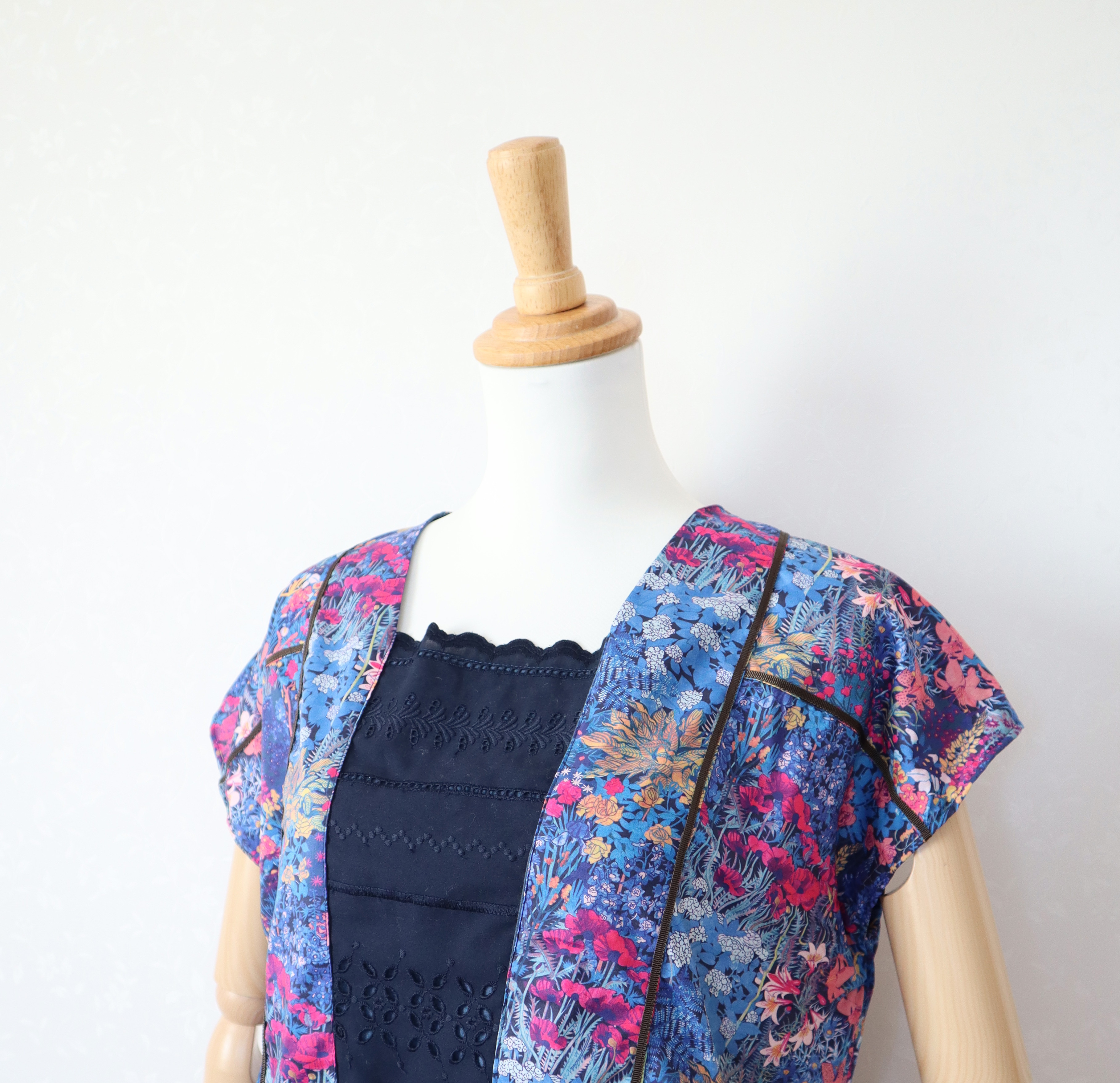 リバティ アリスズ ガーデンの切り替えワンピース Iichi ハンドメイド クラフト作品 手仕事品の通販