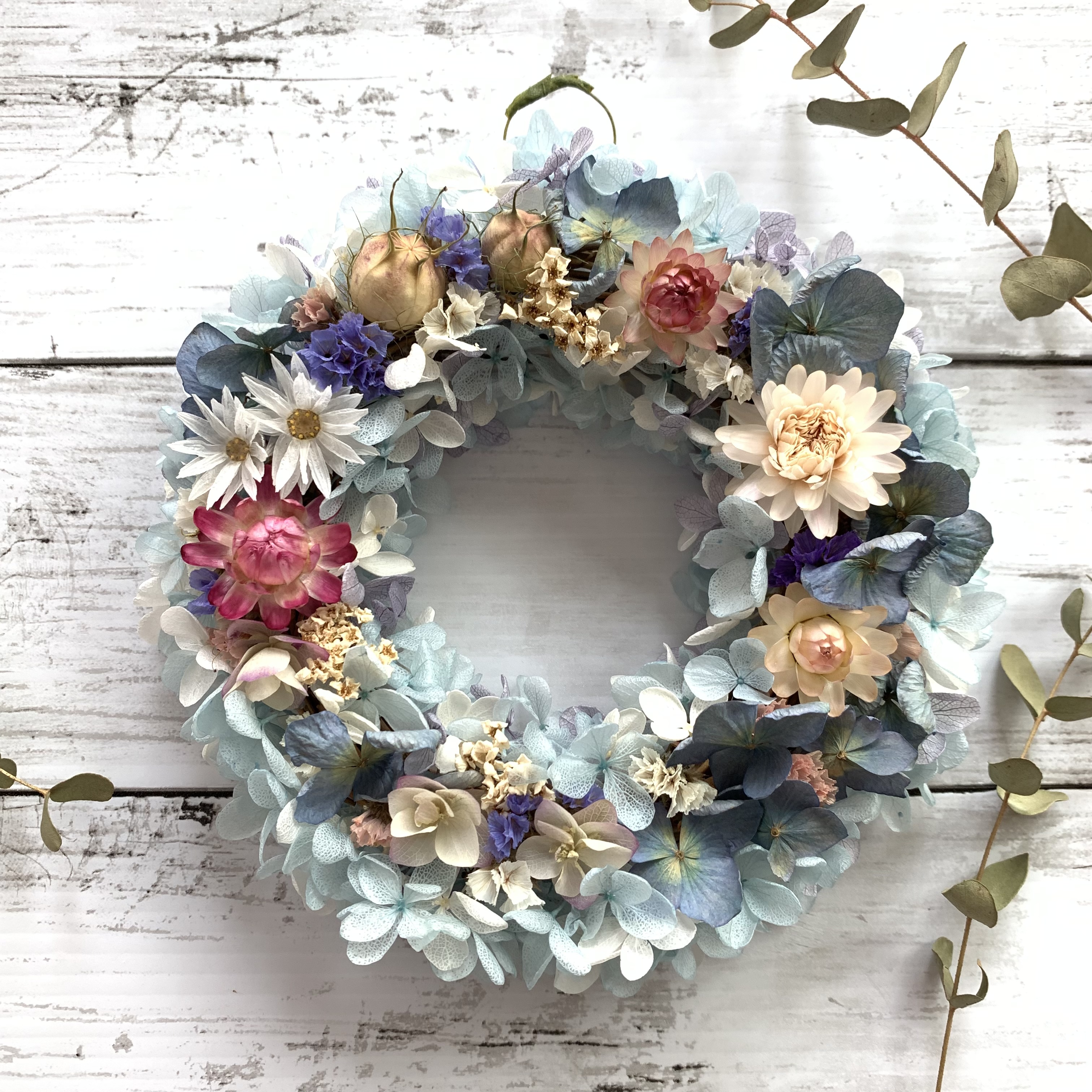 フラワーギフトに ドライアジサイの水色リース フラワーギフト ドライフラワー 水色 Iichi ハンドメイド クラフト作品 手仕事品の通販