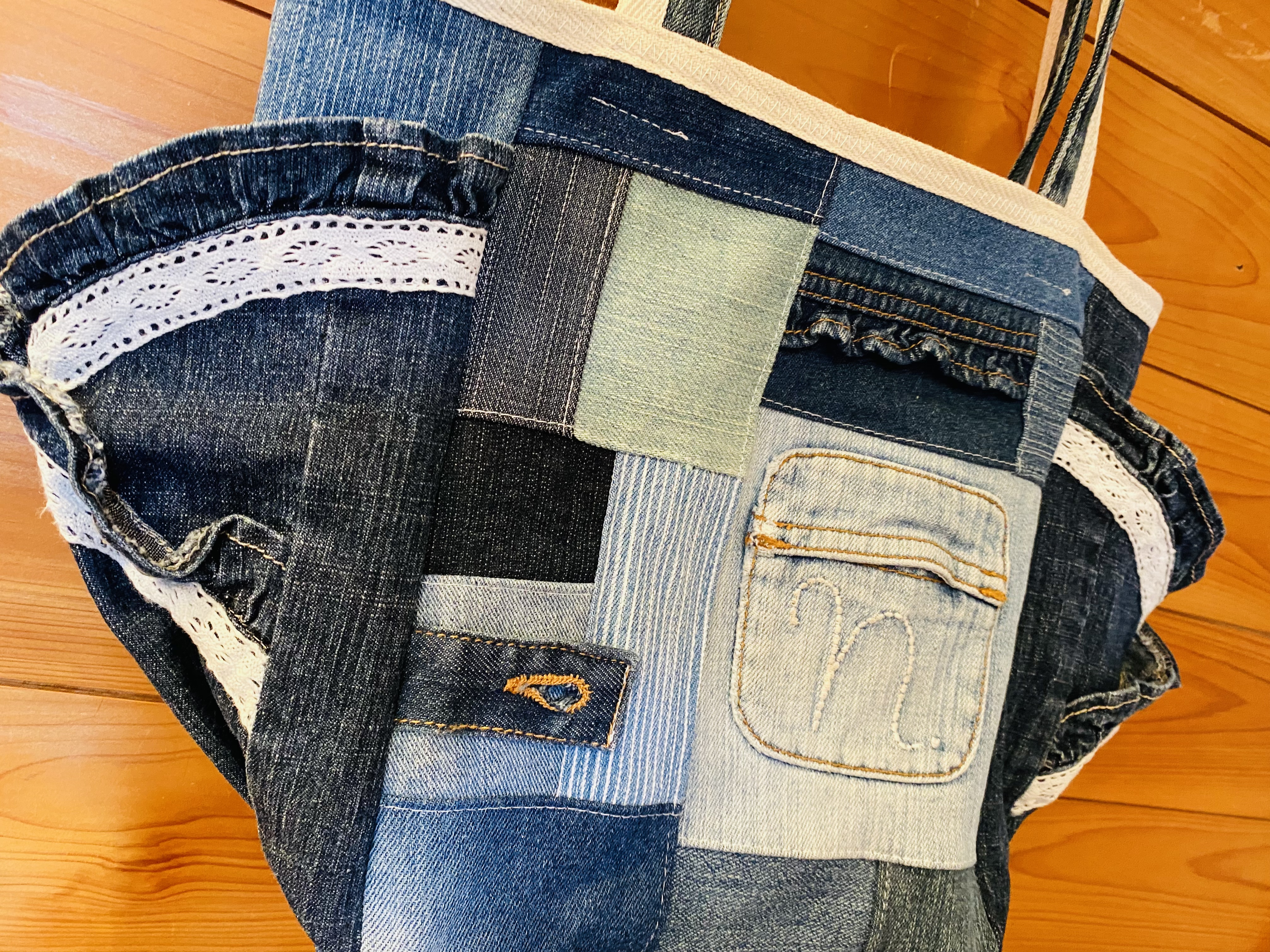 たっぷり収納 肩かけok サイドポケット ハンドメイド デニム マザーズバッグ トートバッグ カバン リメイク Iichi ハンドメイド クラフト作品 手仕事品の通販