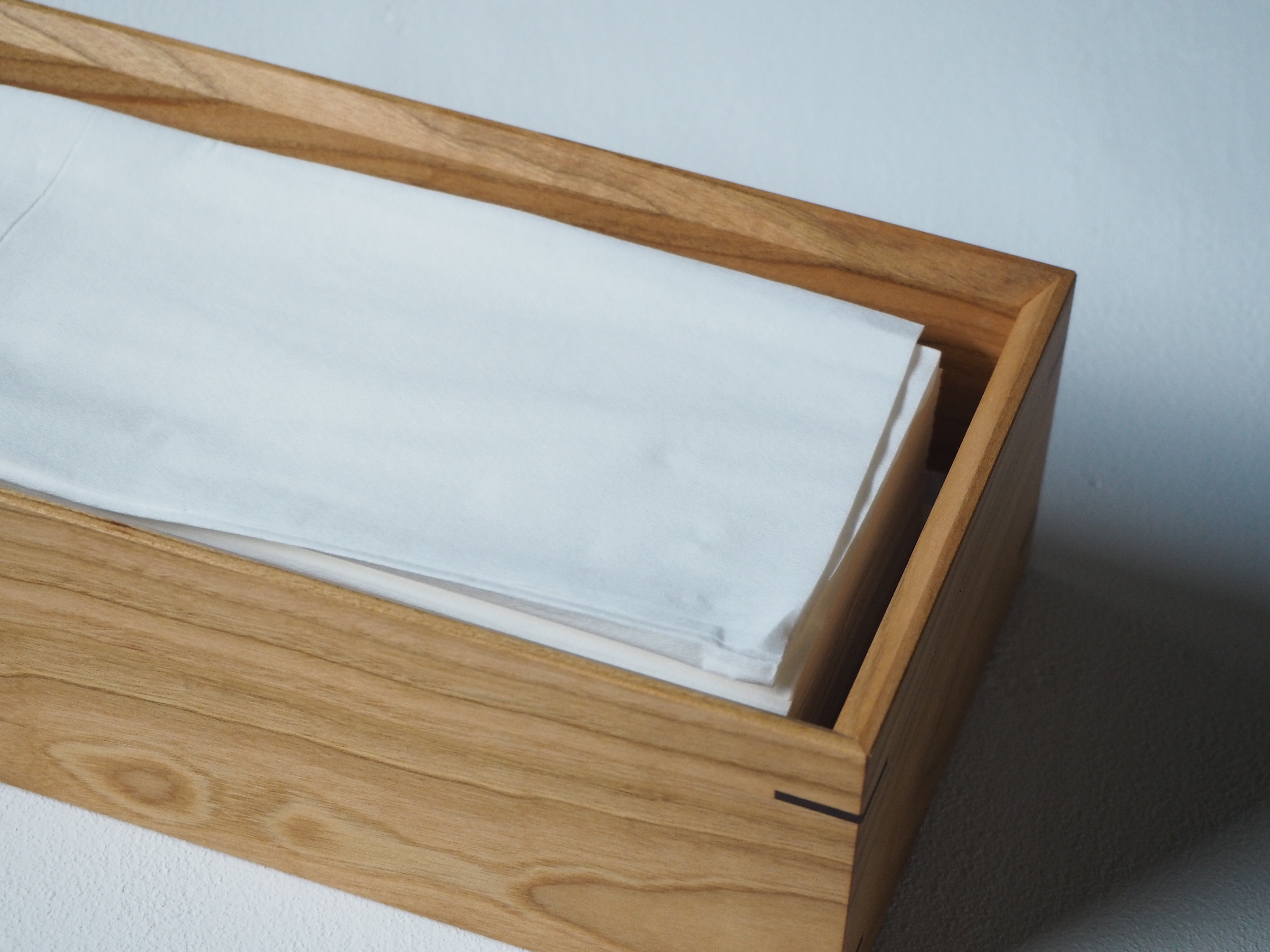 木のティッシュケース 国産クルミ材 Iichi ハンドメイド クラフト作品 手仕事品の通販