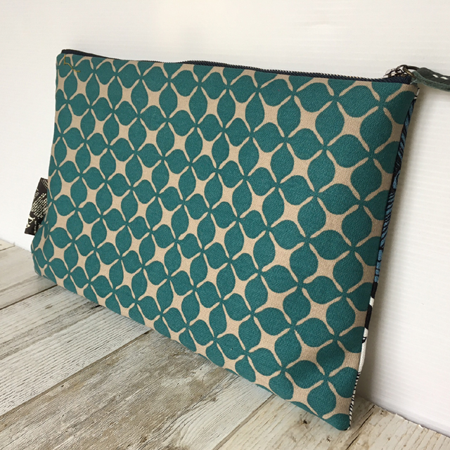 再出品2 大容量ポーチ バッグインバッグ クラッチバッグ 北欧風の可愛い花 Iichi ハンドメイド クラフト作品 手仕事品の通販