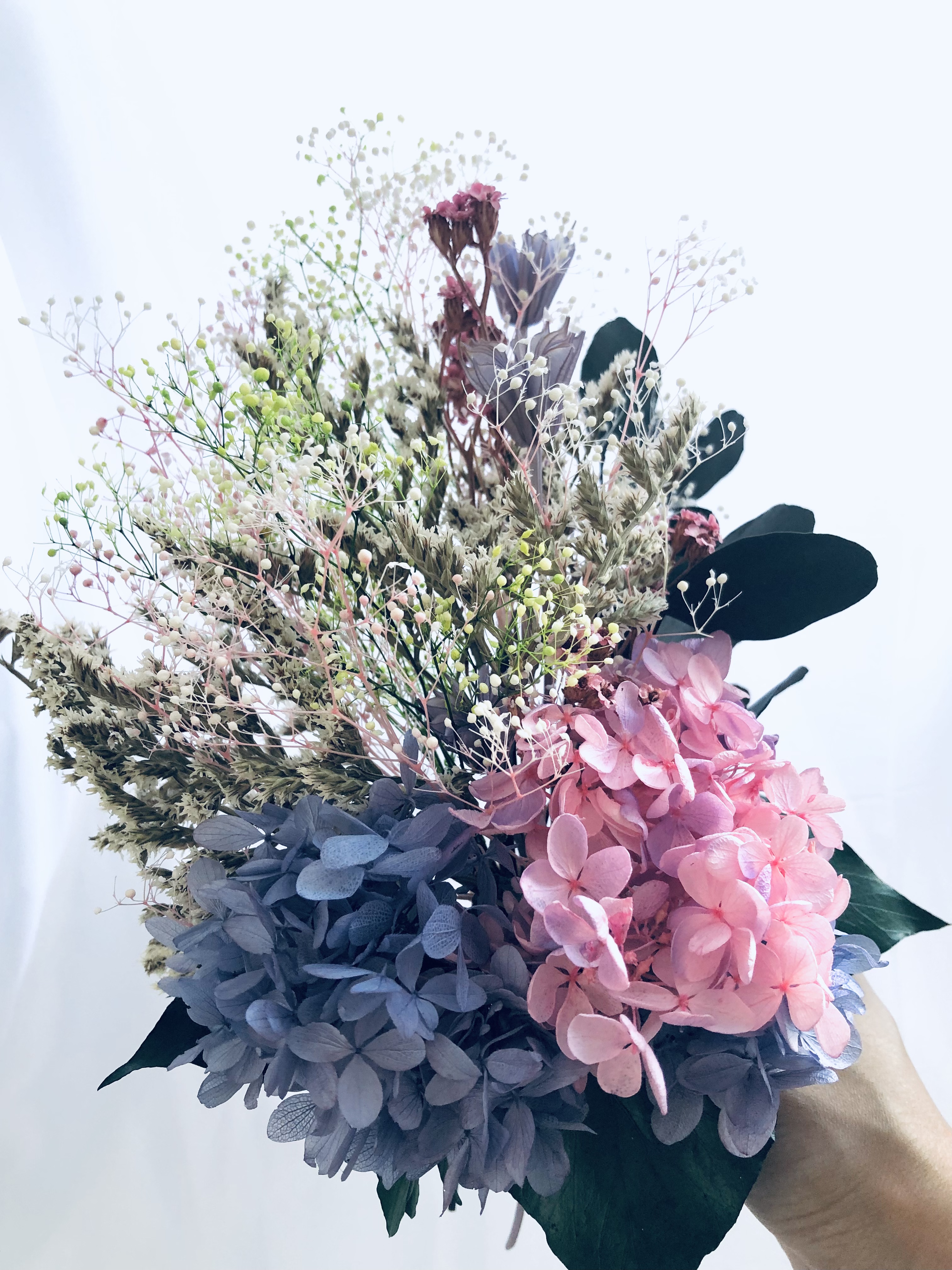 プリザーブドフラワーパープルとピンク紫陽花とかすみ草と小花の花束 