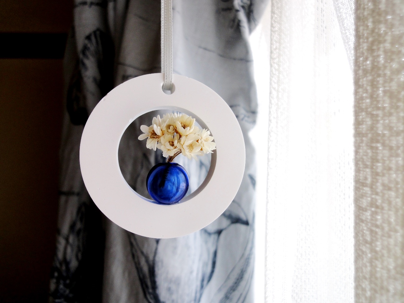 限定数 アロマストーン 丸い窓辺の風景 瑠璃色の花瓶 小さなブーケつき Iichi ハンドメイド クラフト作品 手仕事品の通販