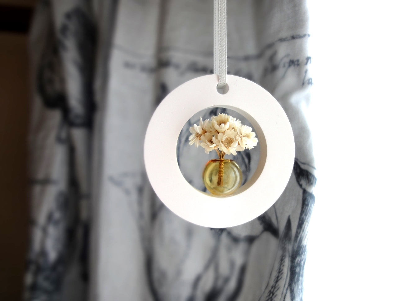 限定数 アロマストーン 丸い窓辺の風景 琥珀色の花瓶 小さなブーケつき Iichi ハンドメイド クラフト作品 手仕事品の通販