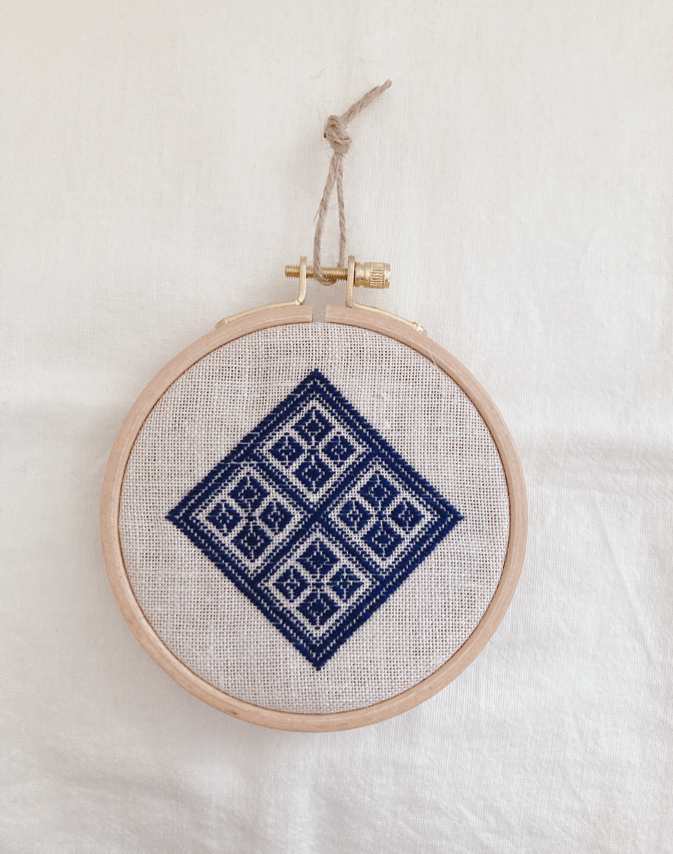 刺繍枠飾り ネイビー Iichi ハンドメイド クラフト作品 手仕事品の通販