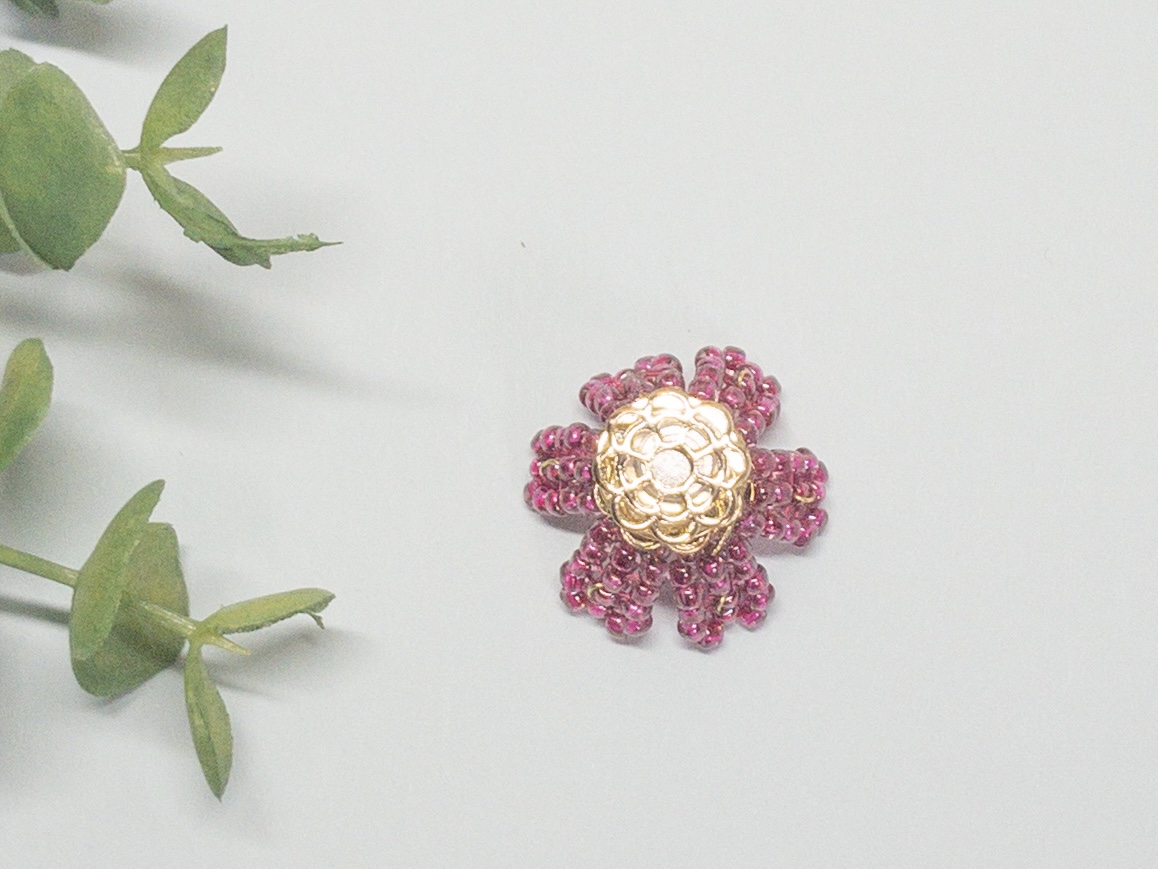 コスモスのシンプルブローチ 1つの値段です Iichi ハンドメイド クラフト作品 手仕事品の通販