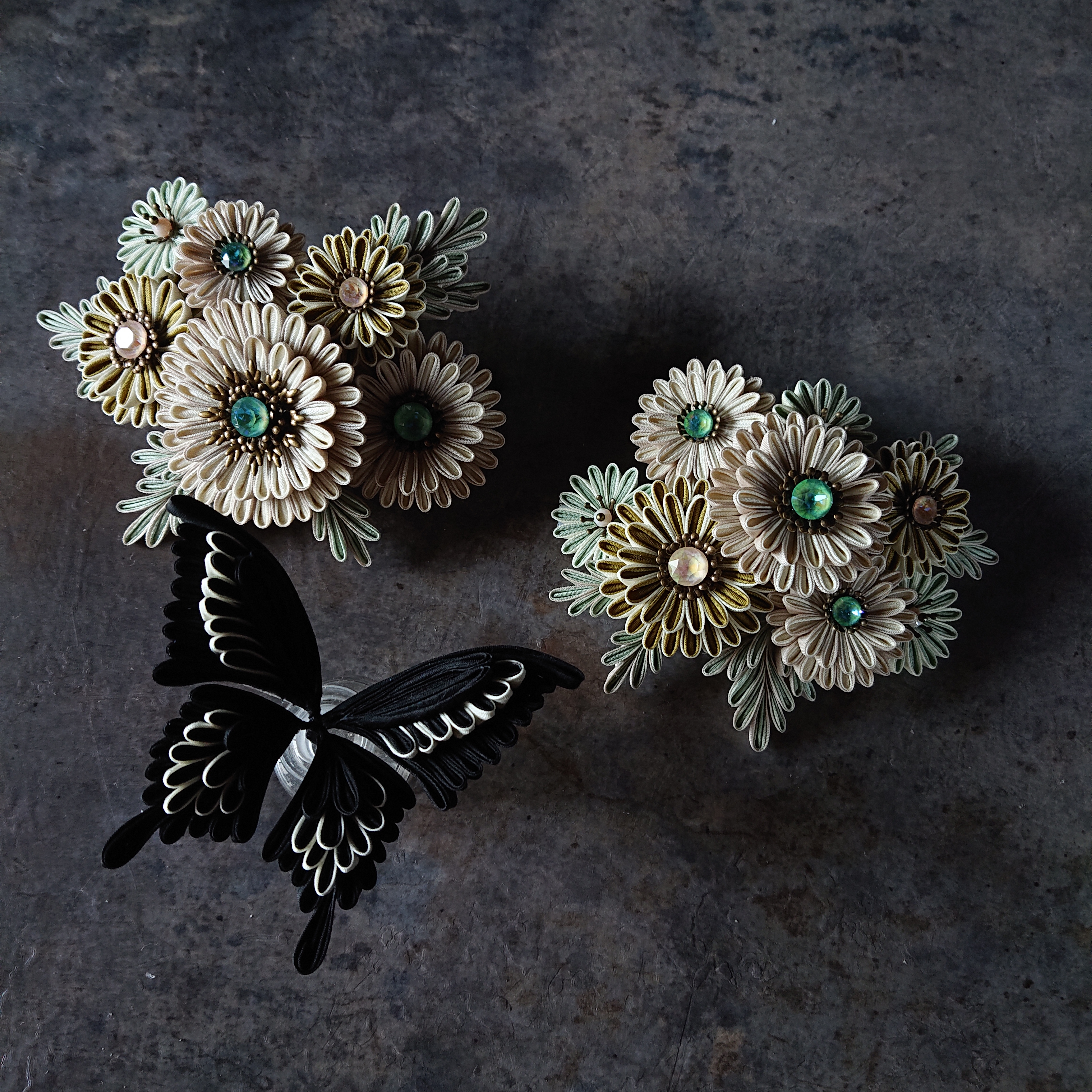 つまみ細工 髪飾り 大正浪漫的 喋よ花よ 黒いアゲハ蝶 辛 Iichi ハンドメイド クラフト作品 手仕事品の通販