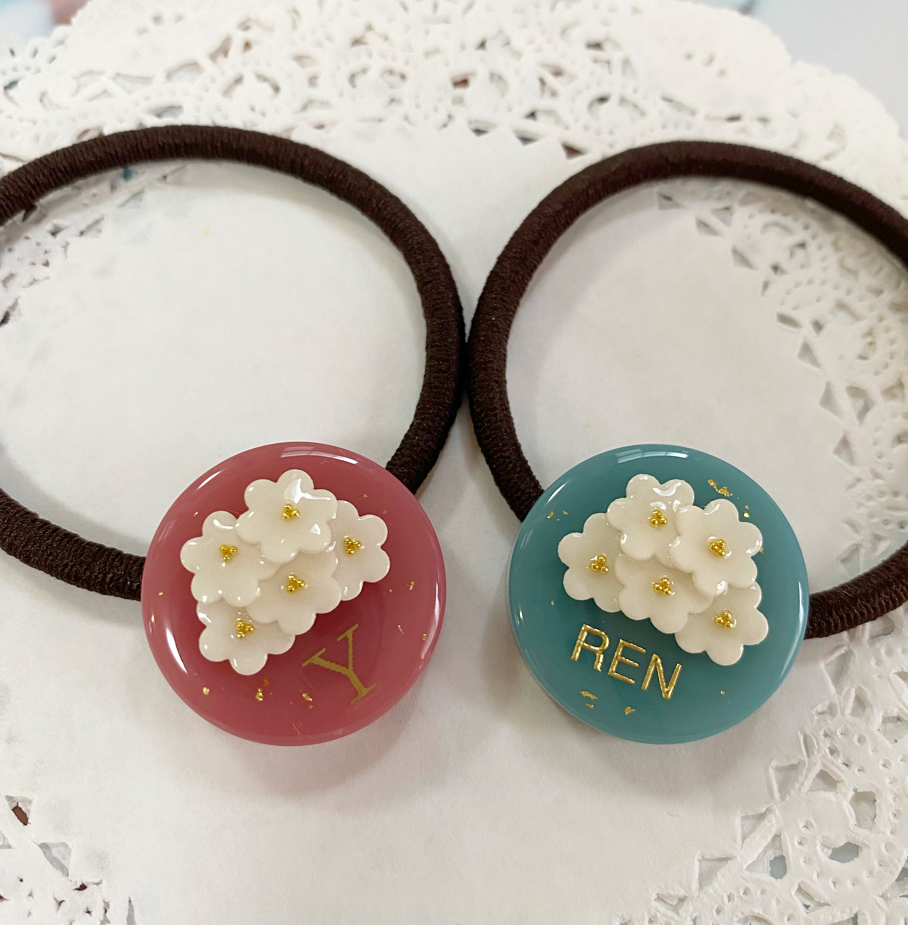 選べる2種類 名前入り Dusty Color Flowerヘアゴム Iichi ハンドメイド クラフト作品 手仕事品の通販